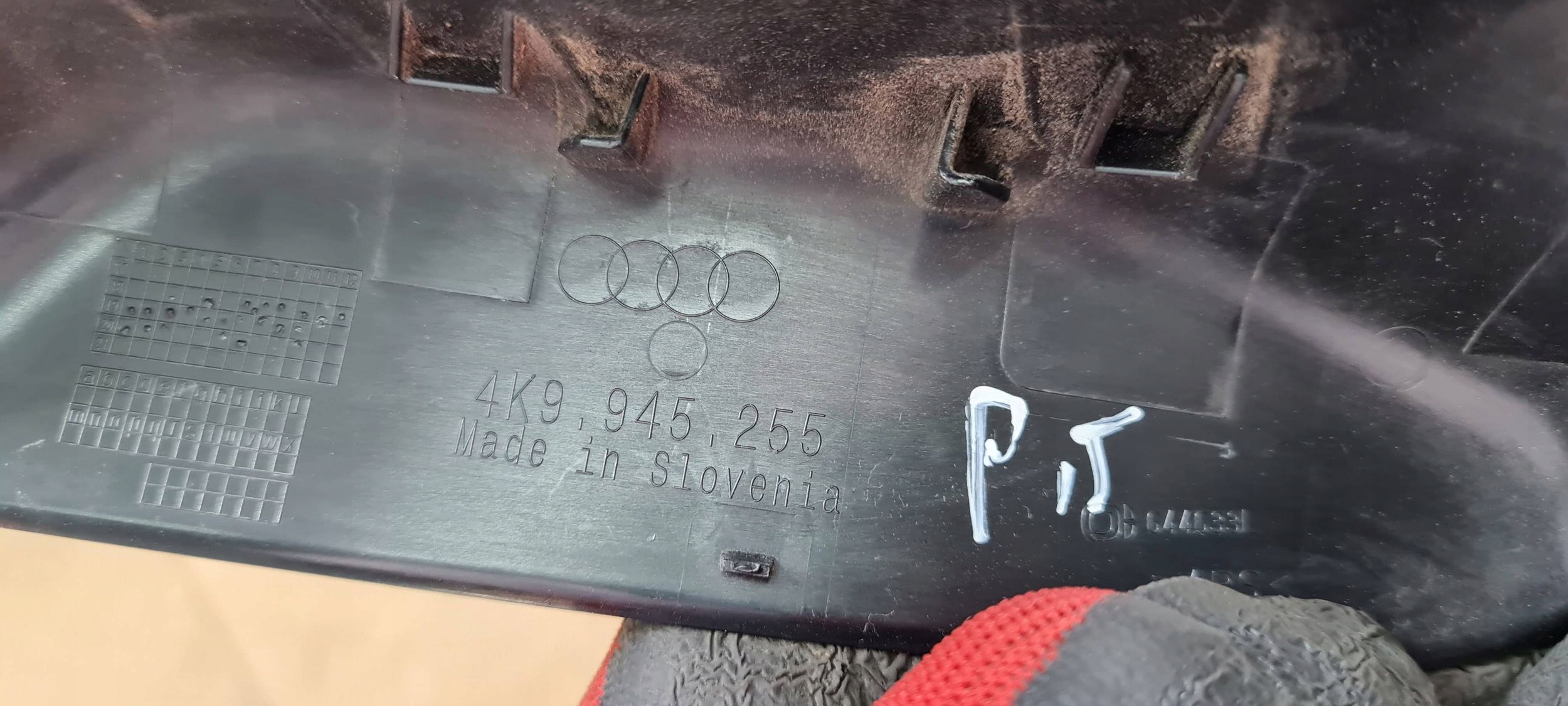 A6 C8 4K cover spoiler lights left rear part KOMBI 4K9945255