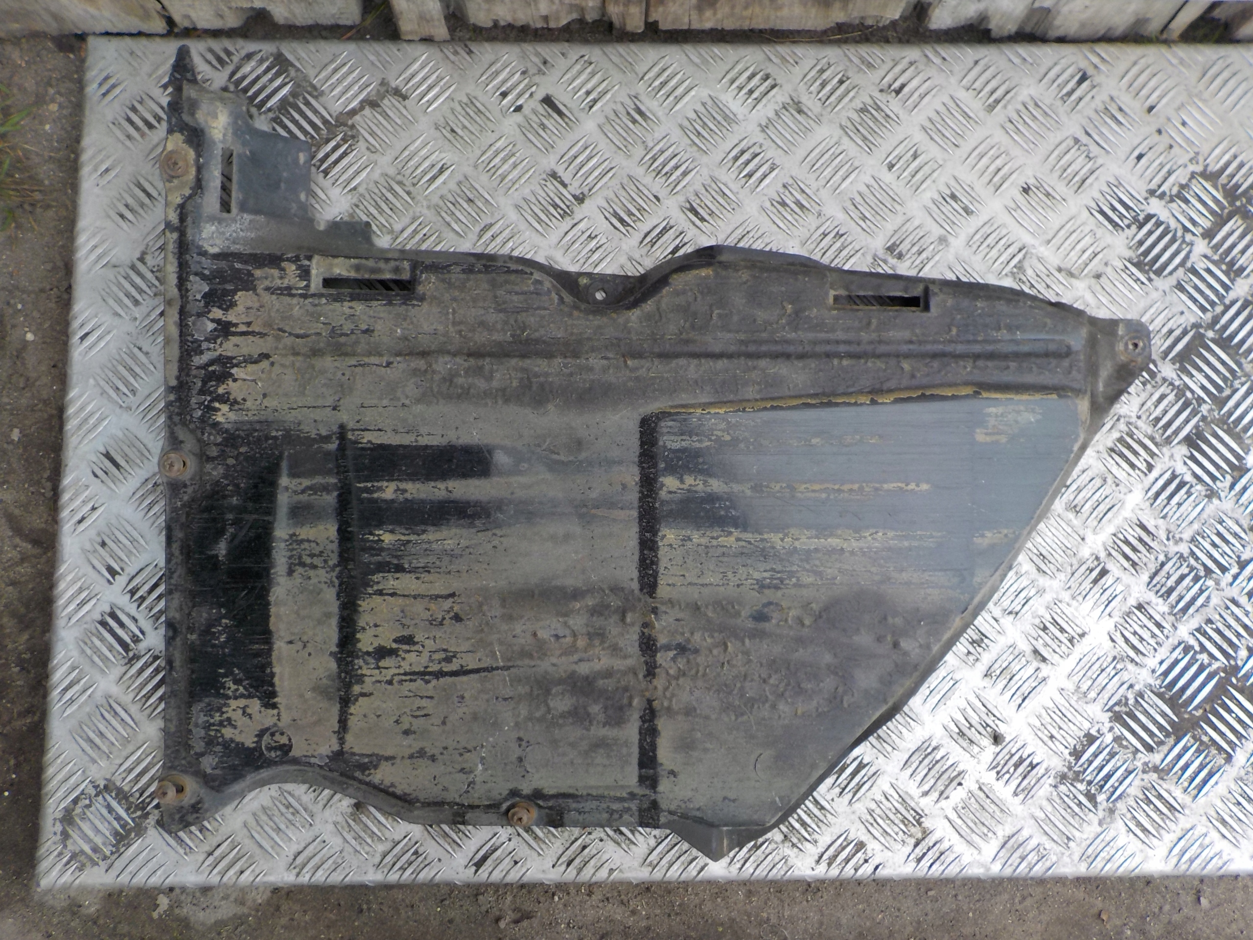 BMW E46 2.0D motor cover lower