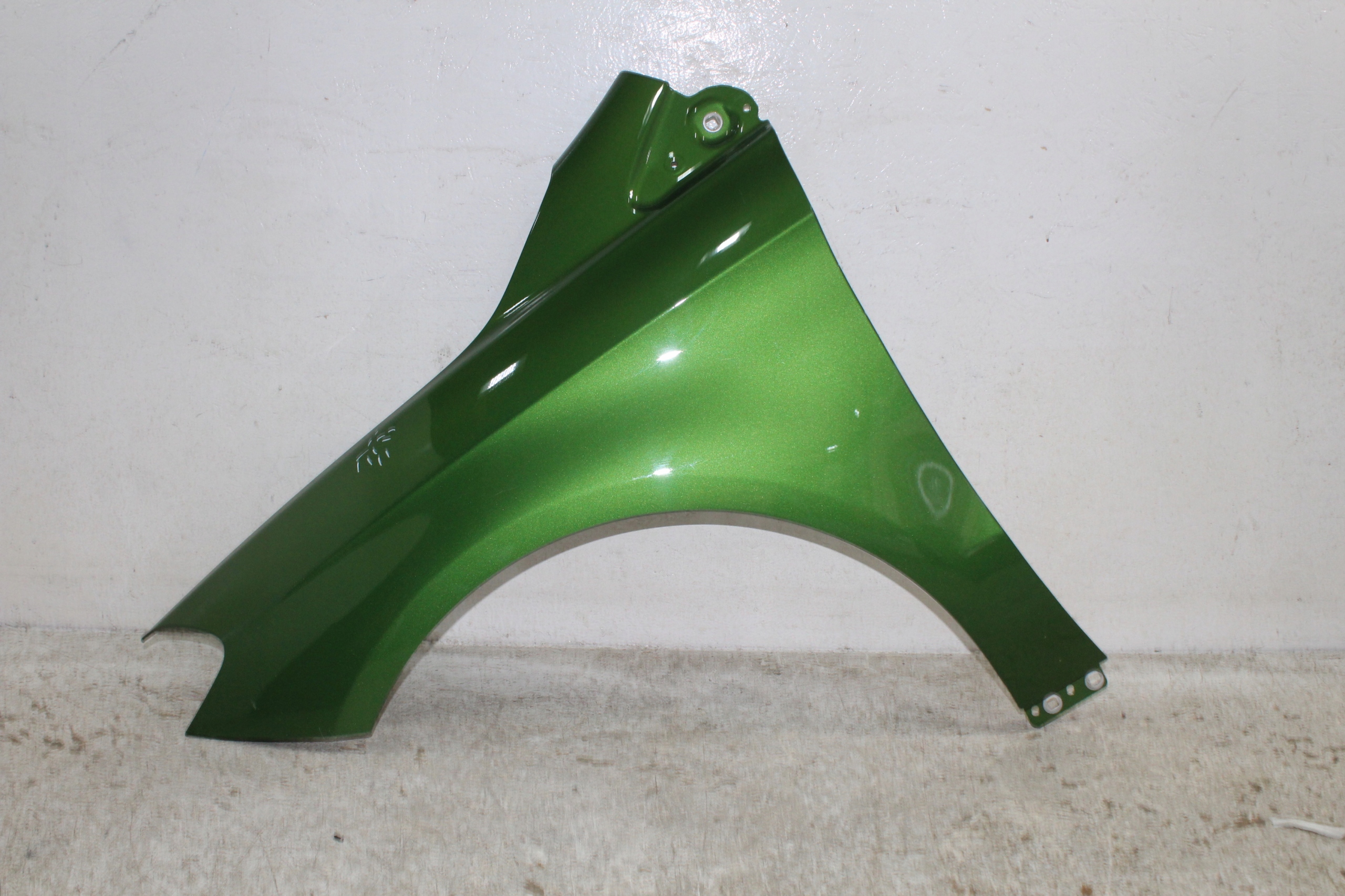 Mercedes B klasa W246 fender left front front A2468810101