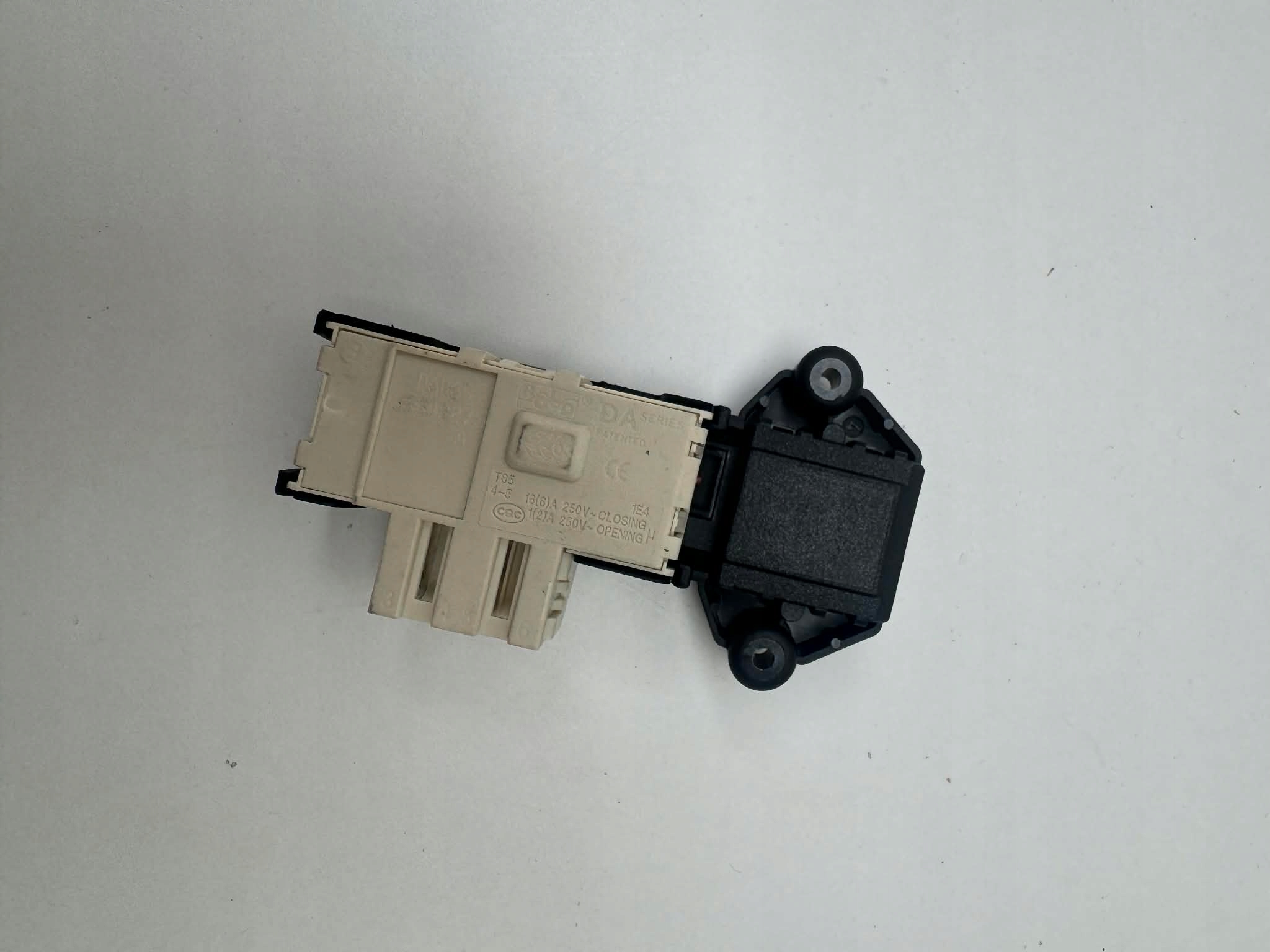 Zámek dveří (elektrozámek) pro pračku Samsung DC64-00653A