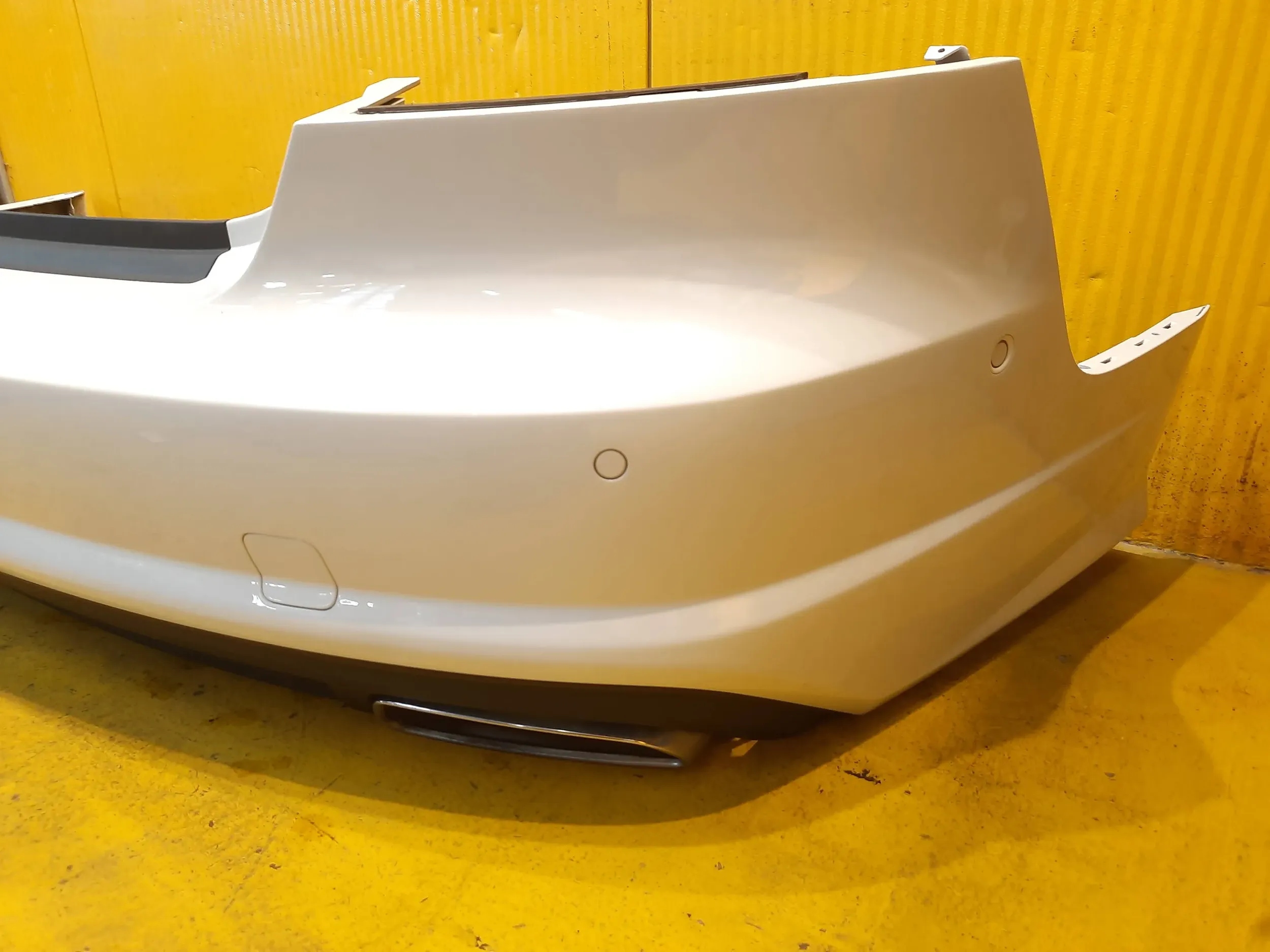 Audi A7 C7 4G LIFT ZDERZAK TYŁ TYLNY 6 PDC LS9R Otwory na czujniki parkowania