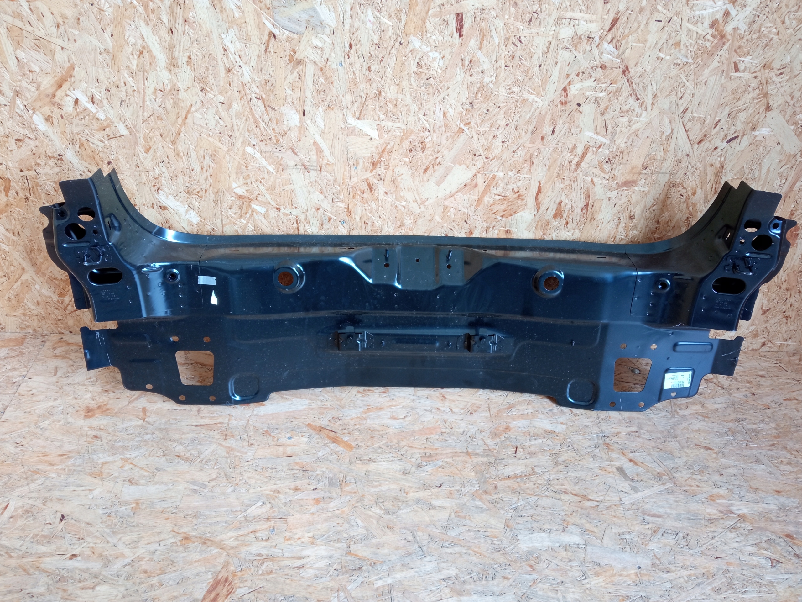 PAS TYLNY AUDI Q3 83F813331 Typ samochodu 4x4/SUV Samochody osobowe