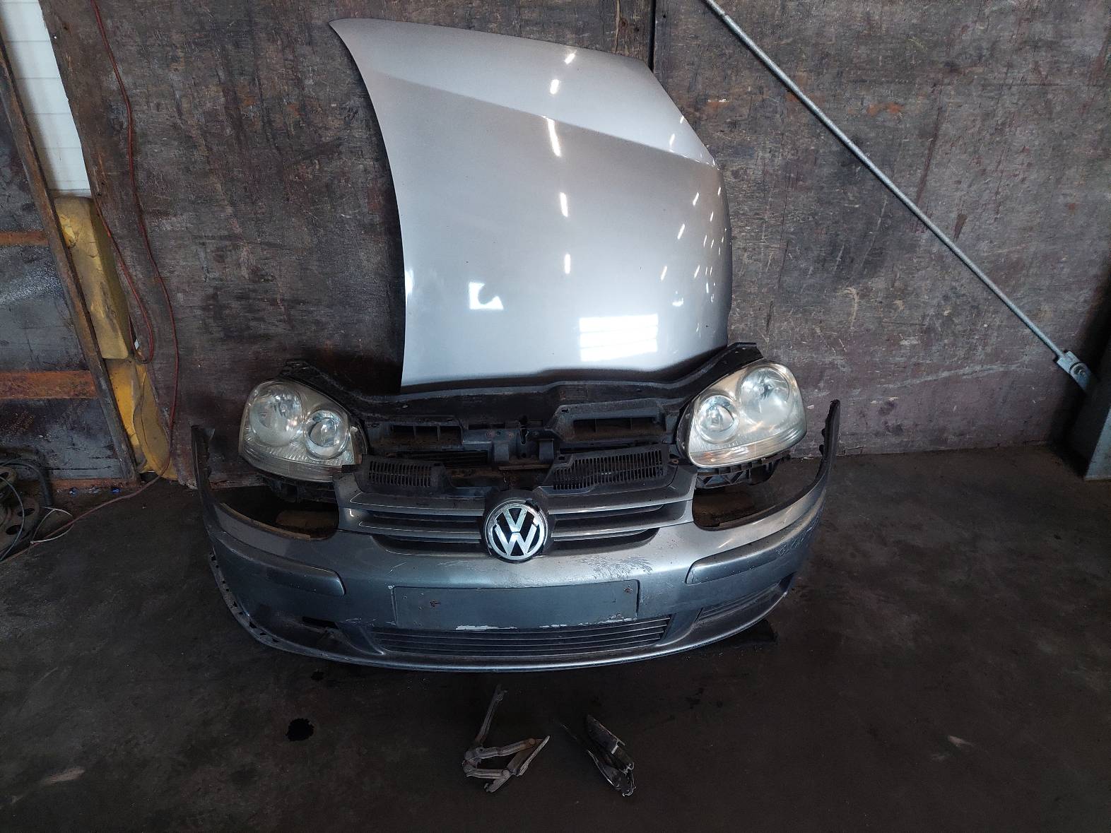 complete front bonnet bumper light fender VOLKSWAGEN GOLF V LA7T