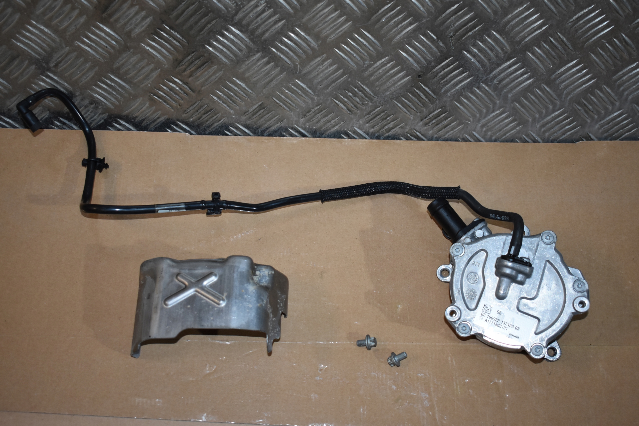 IDEALNA Pompa VACUUM MERCEDES 177980 176980 1