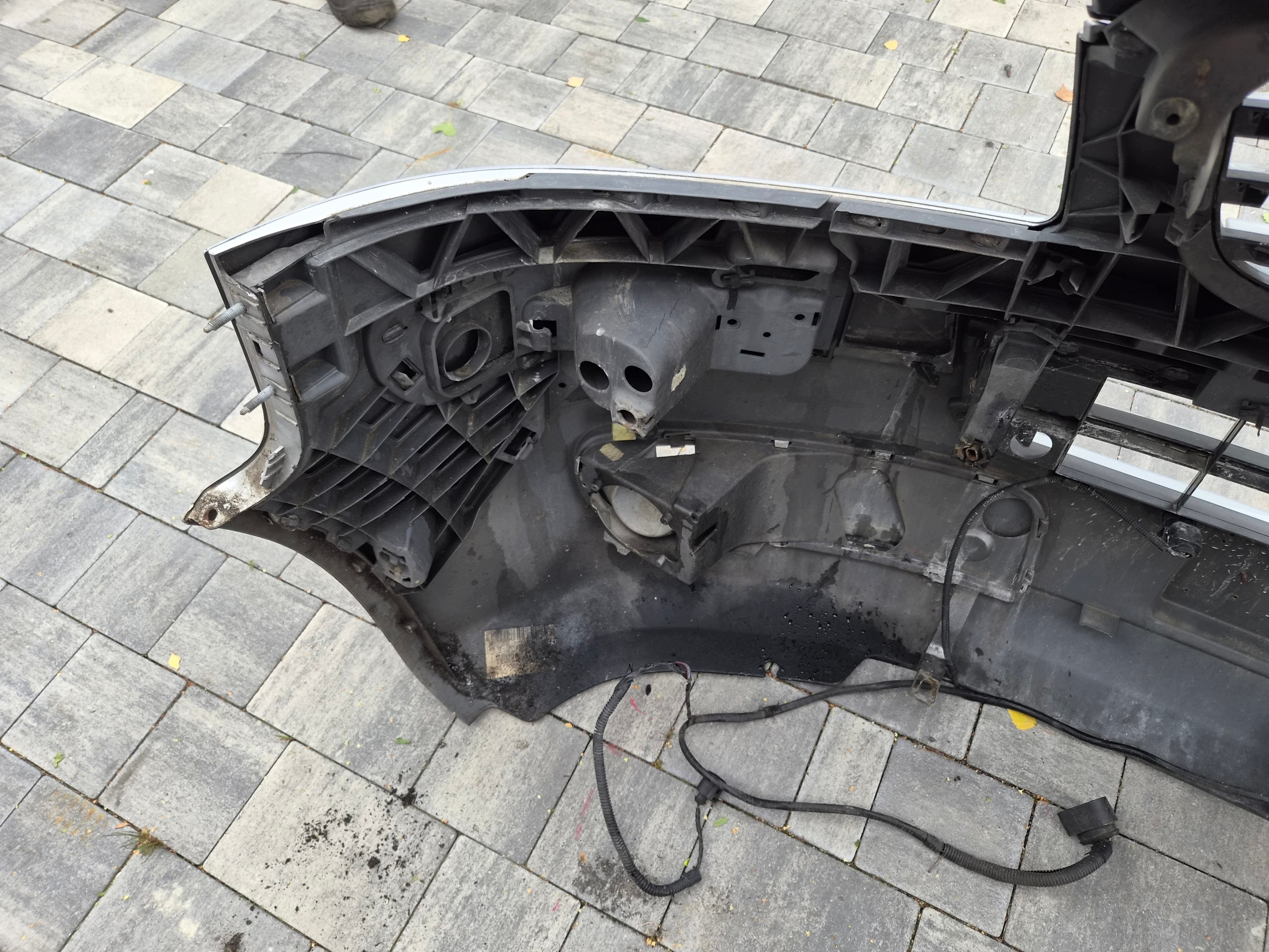 VW T5 Frontstoßstange vorne Caravelle Multivan srebrny