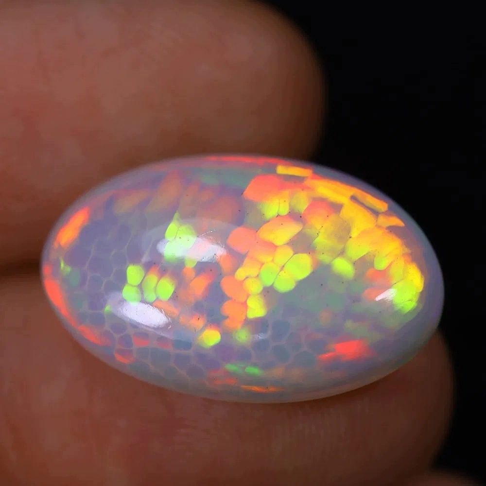 Přírodní opál 7.83 ct Kabošon Etiopie certifikát Wbd