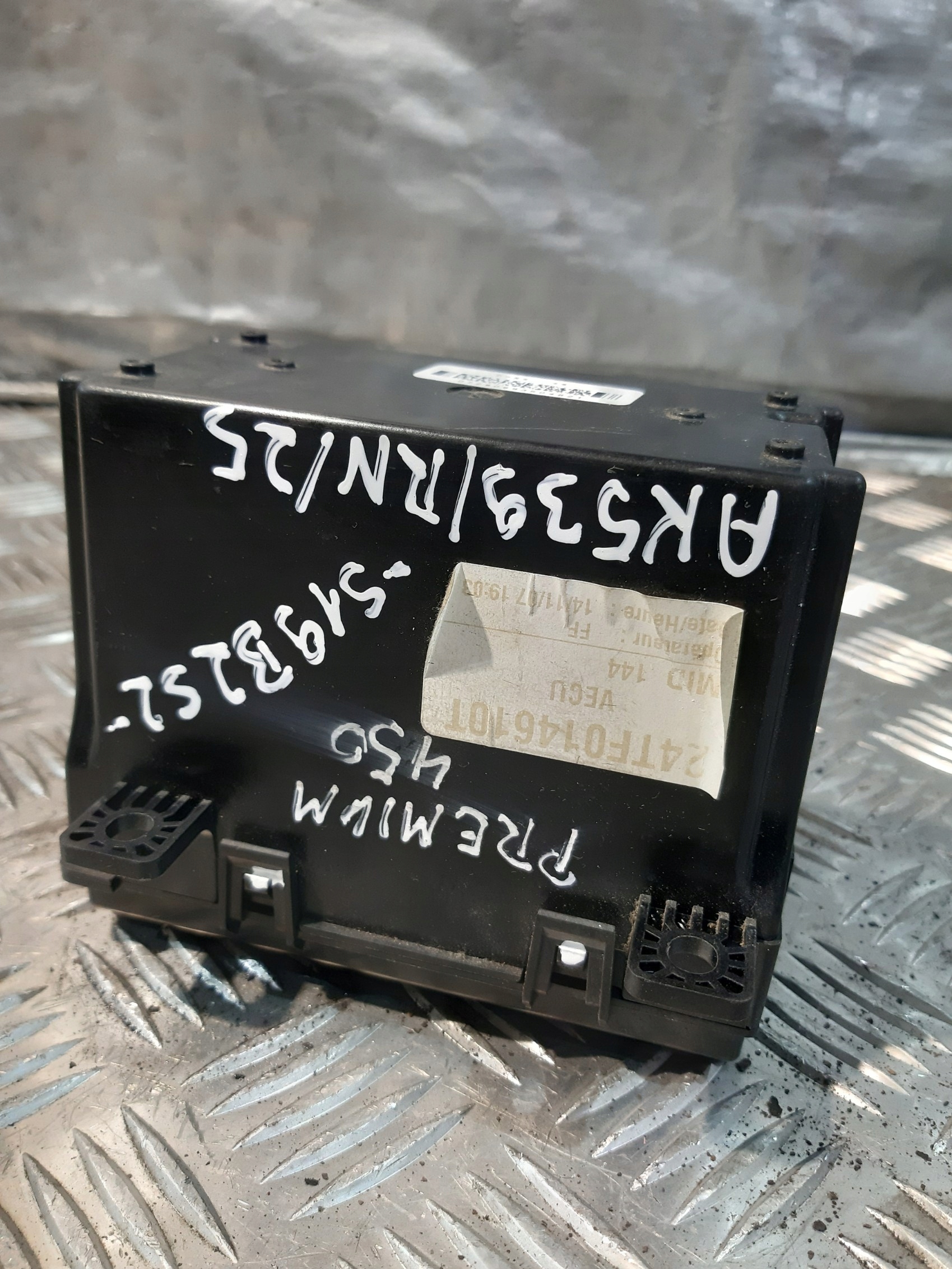 control unit module MID 144 VECU RENAULT MAGNUM DXi 7420908555