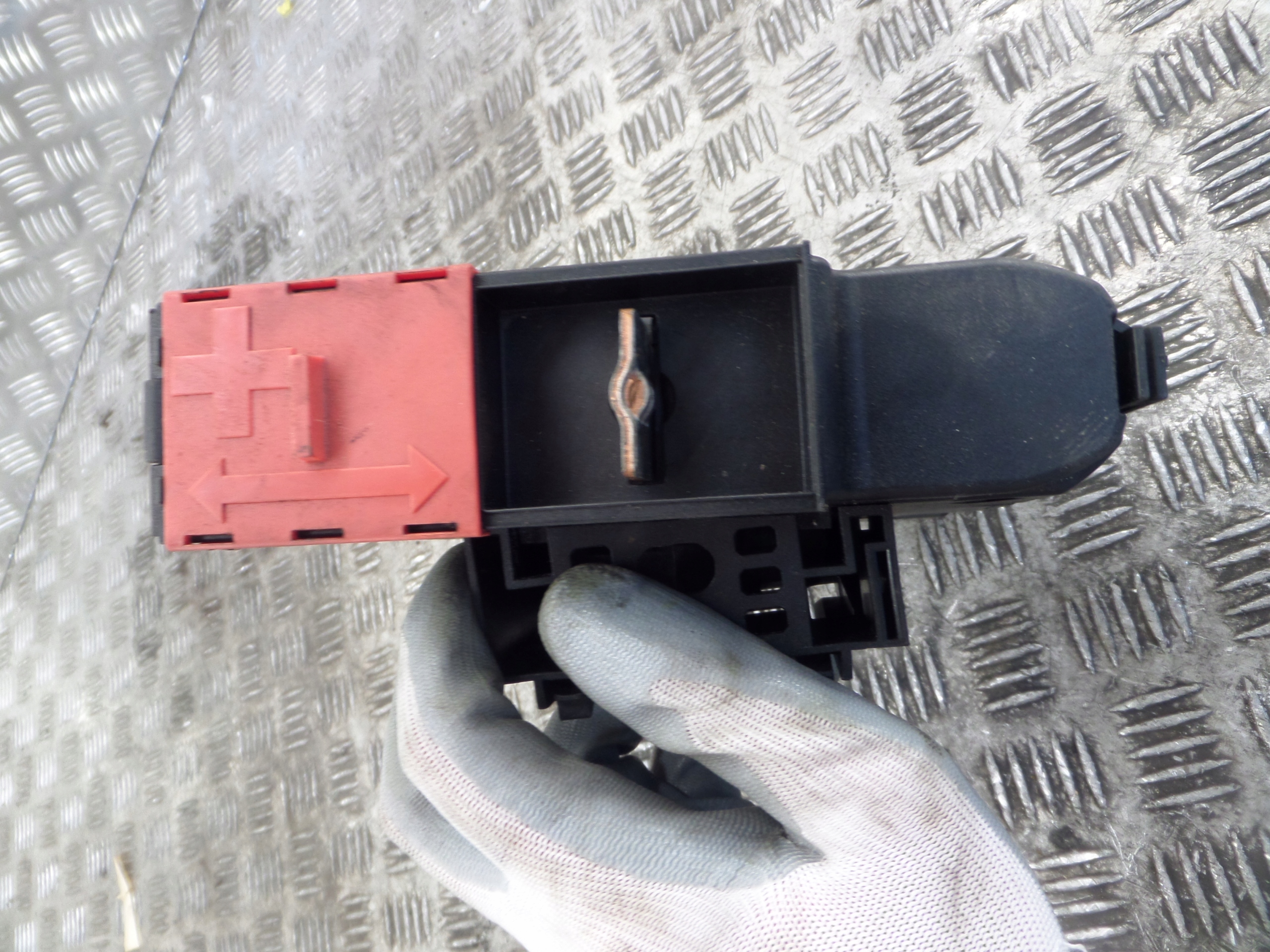 Mercedes E W207 modul akumulatora Klemme plus A2075400740