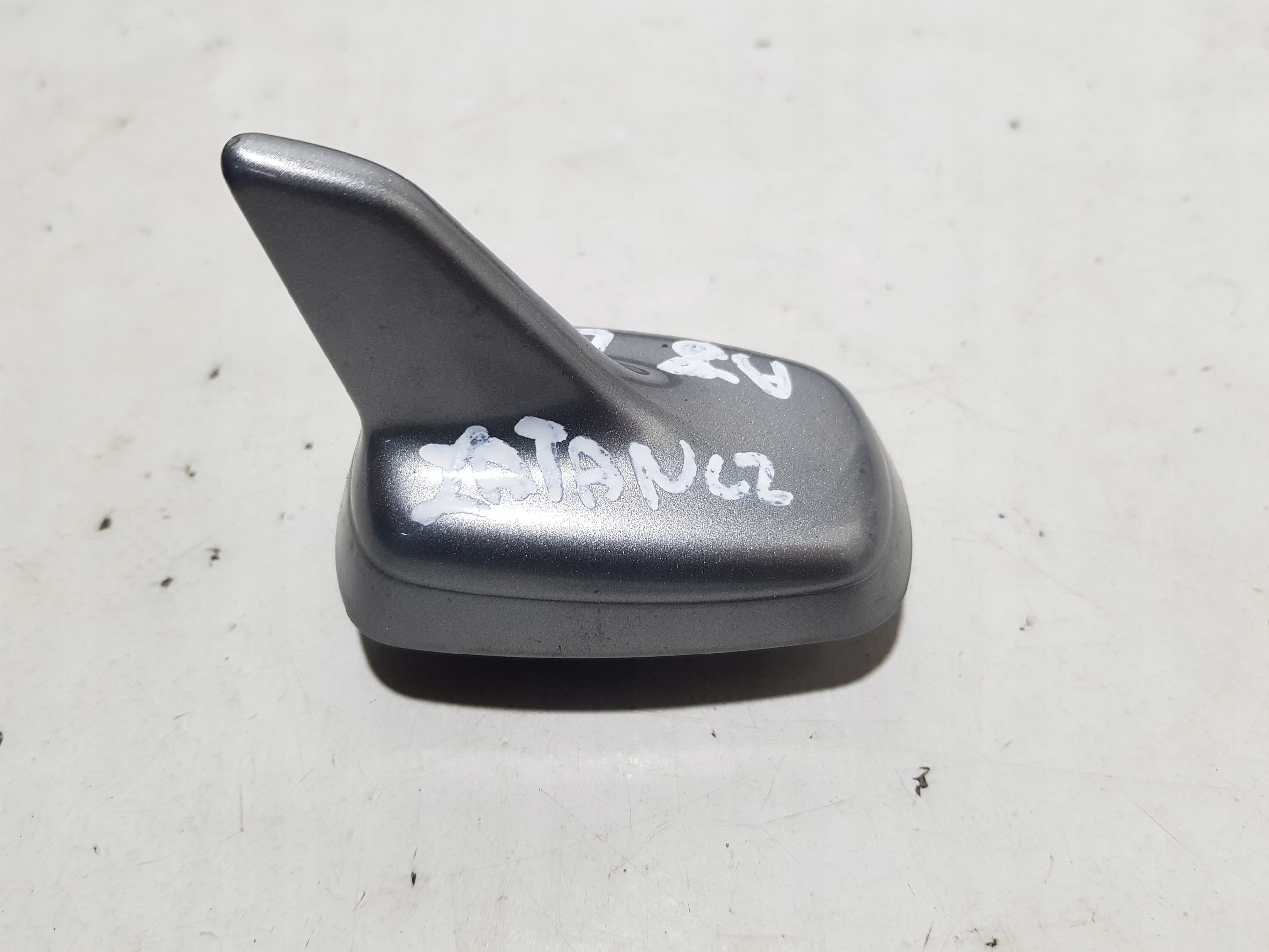 ANTENA dach GPS AUDI A8 D4 LY7G 4h0035503a