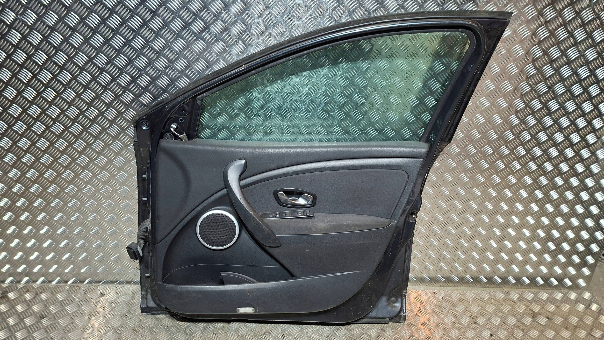 door front right RENAULT MEGANE III 2009