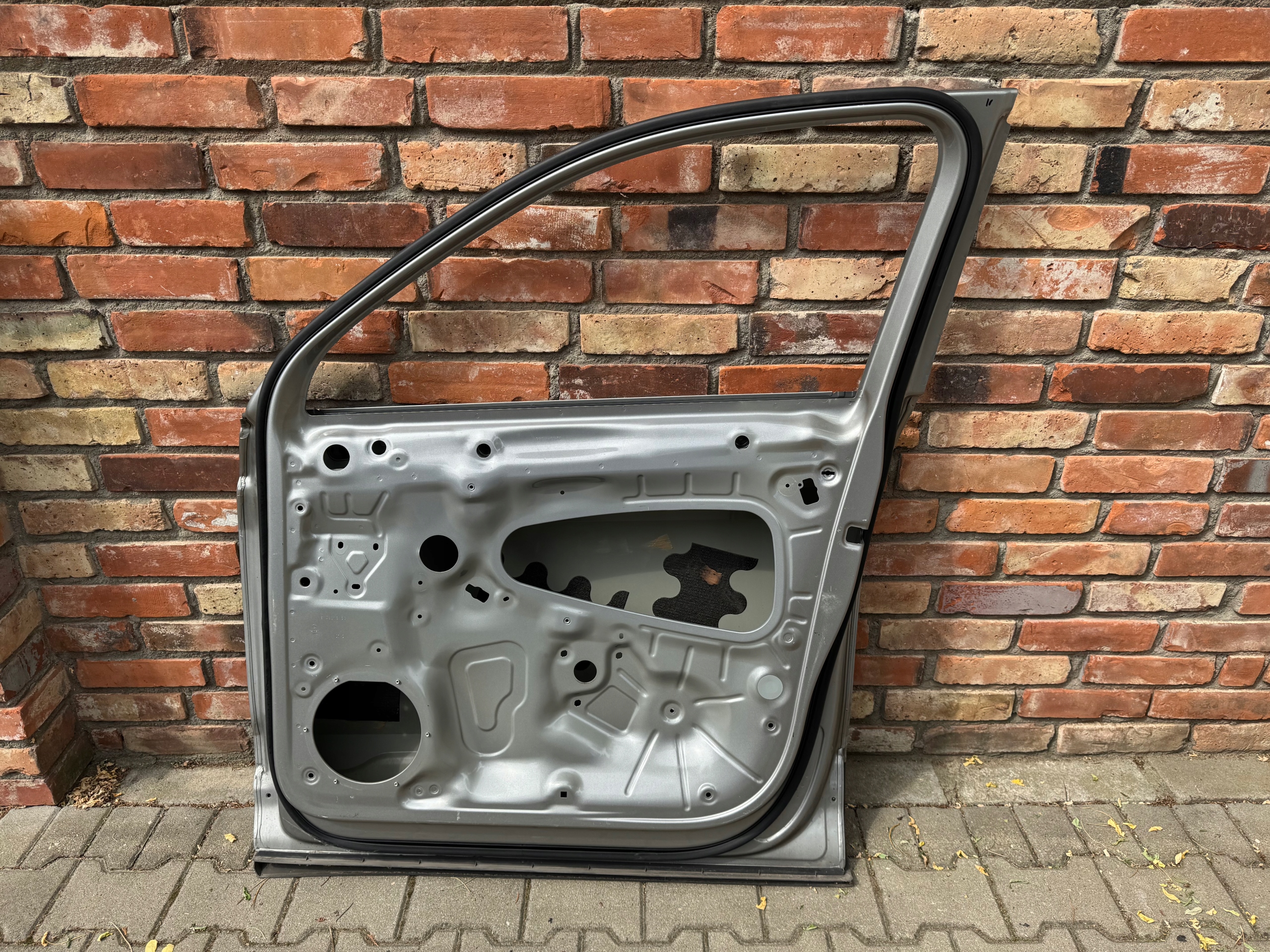 TIGUAN II 5NA TARRACO DRZWI PRZEDNIE PRAWE GIEŁDA POZNAŃ Producent części Volkswagen OE