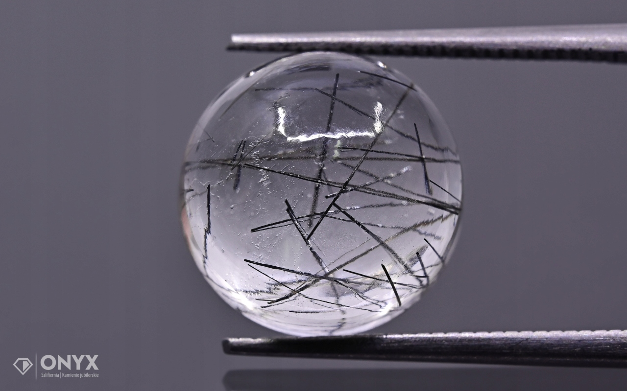 Křemen s turmalínem kabošon A kulatý fi 12 mm