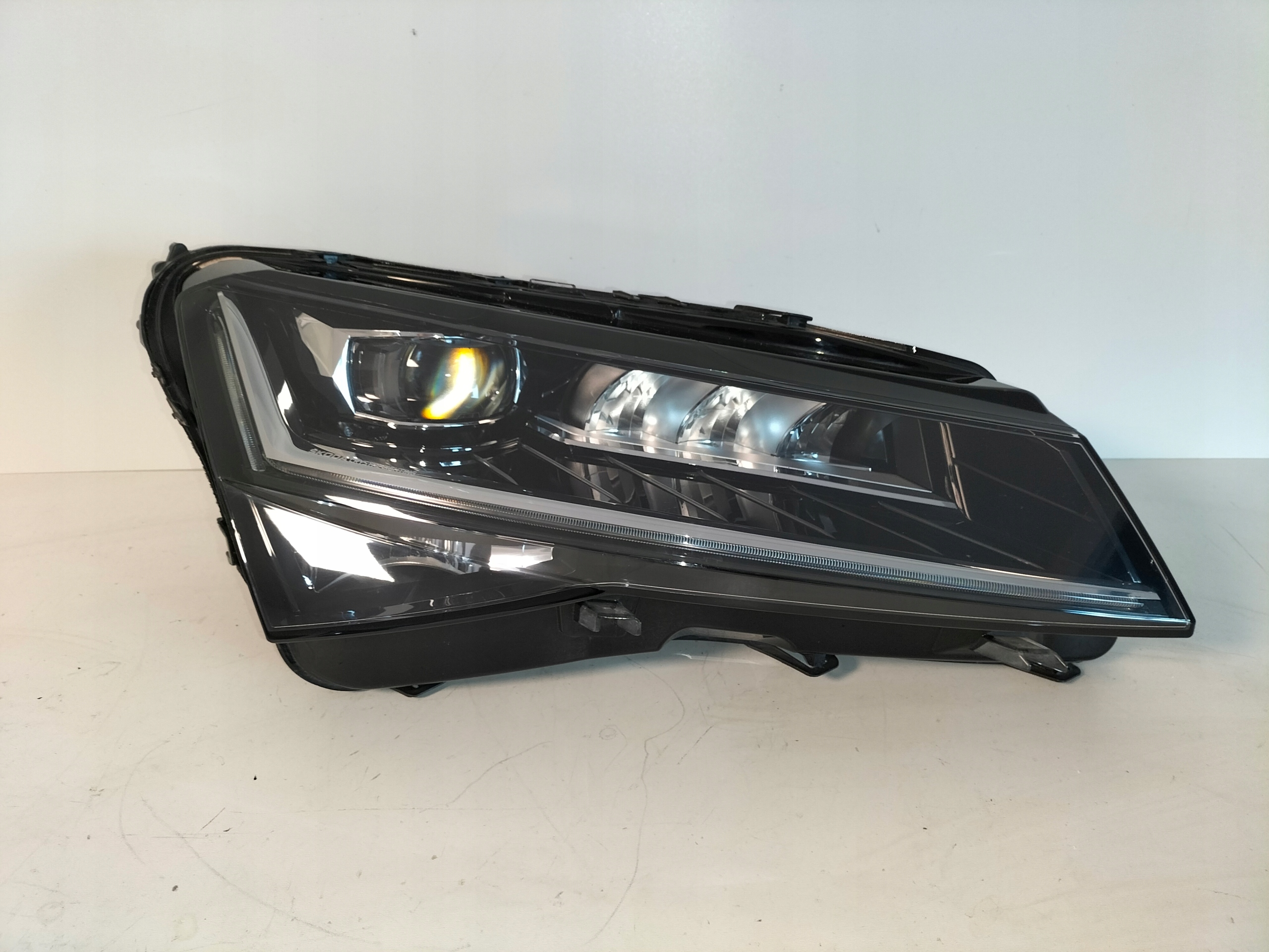 light front reflektor right SKODA SUPERB III LIFT 19- FULL LED