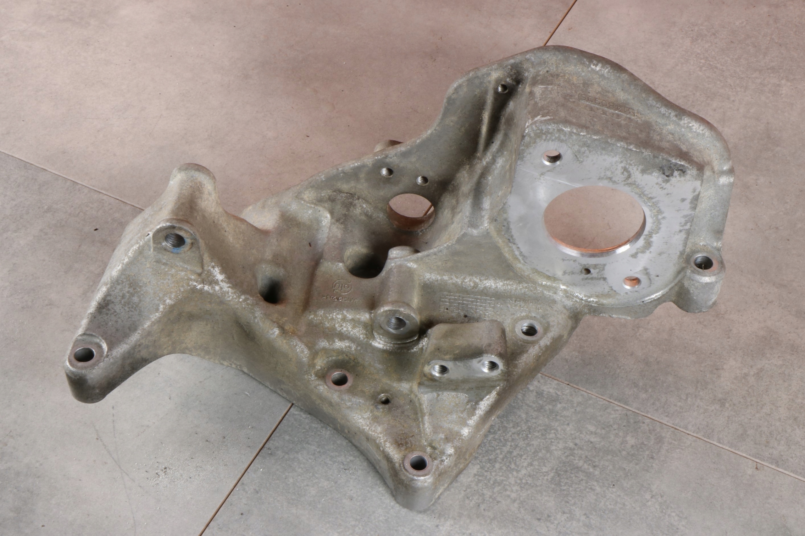 VOLVO XC60 e D4 2.0d D4204T14 Supporto staffa Motore 31480996