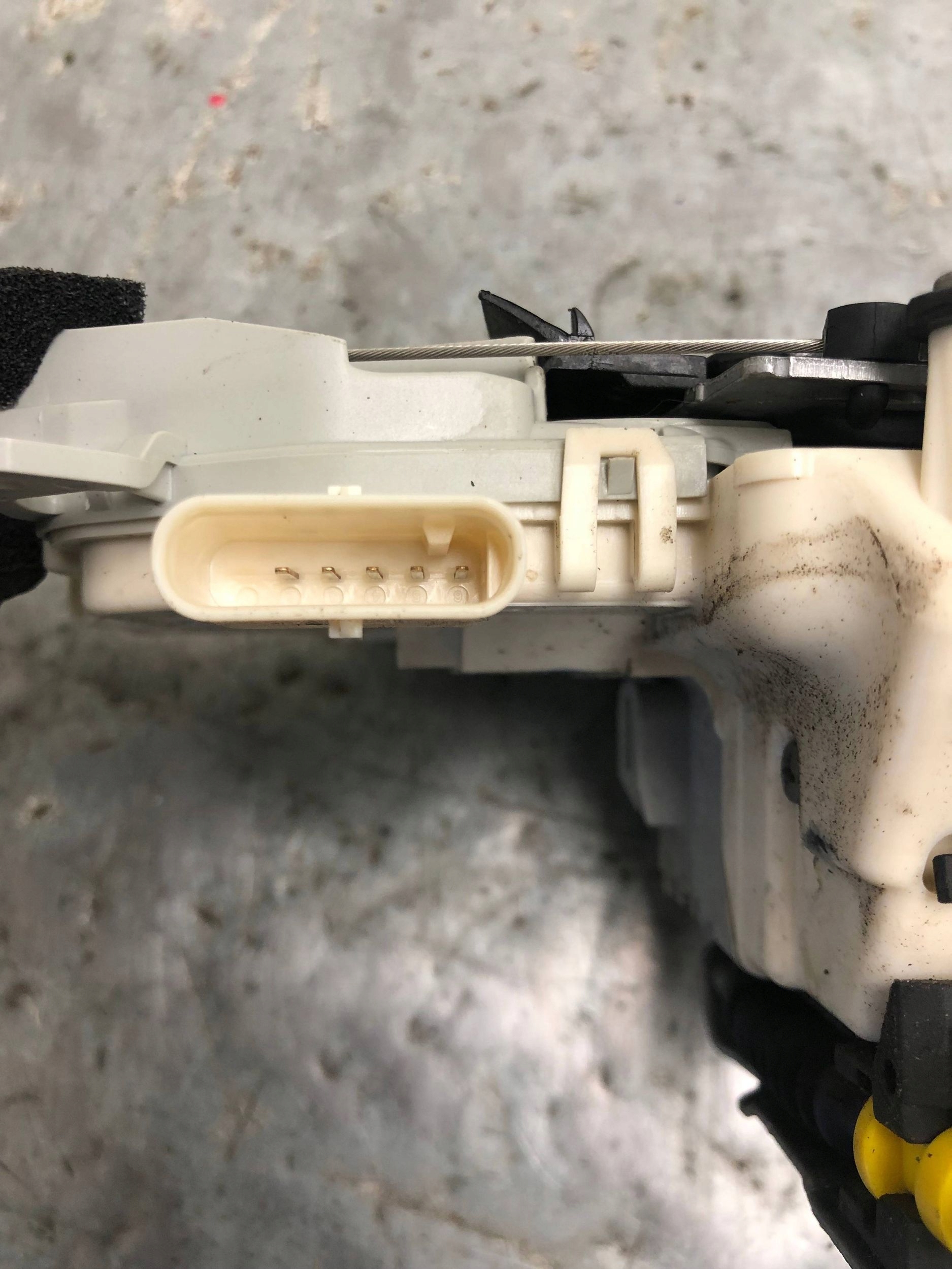lock door right front AUDI A4 B8 LIFT sedan 8J1837016D