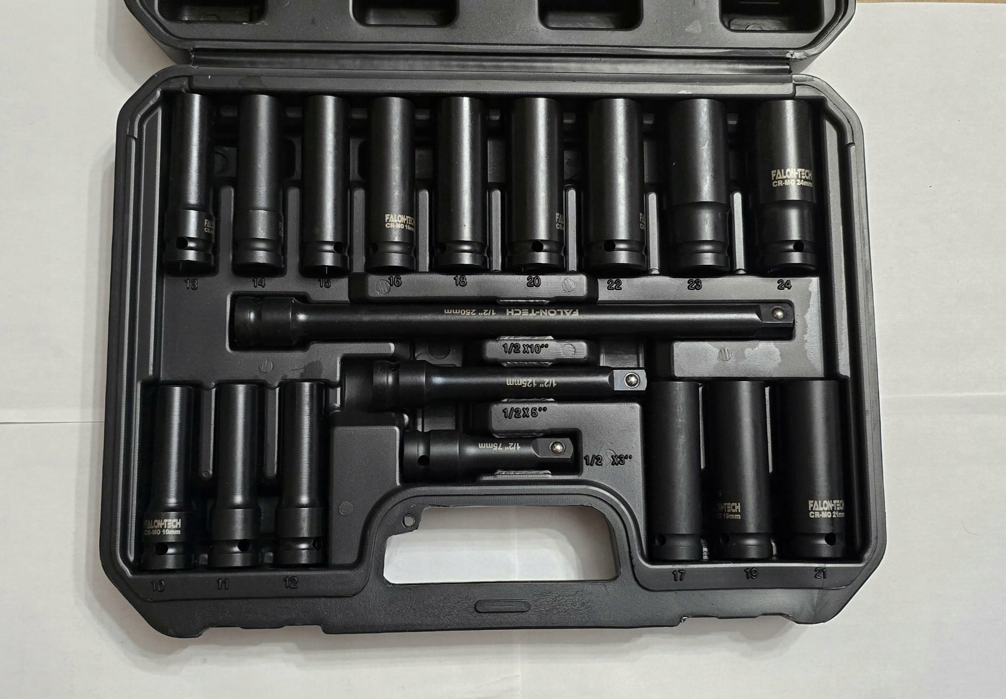 Zestaw nasadek udarowych 10-24 mm z przedłużkami 18 szt.