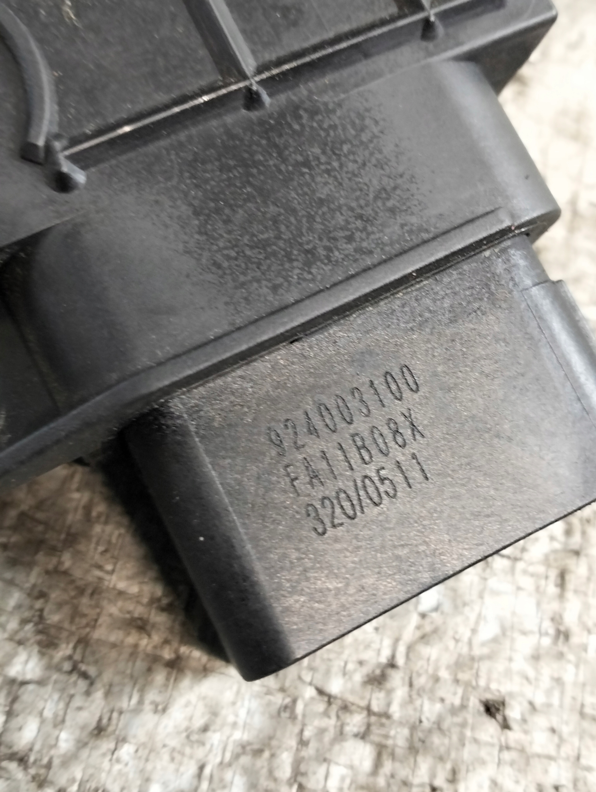 lock door left front FORD C-MAX 05r OE 3M5AR21813ER z