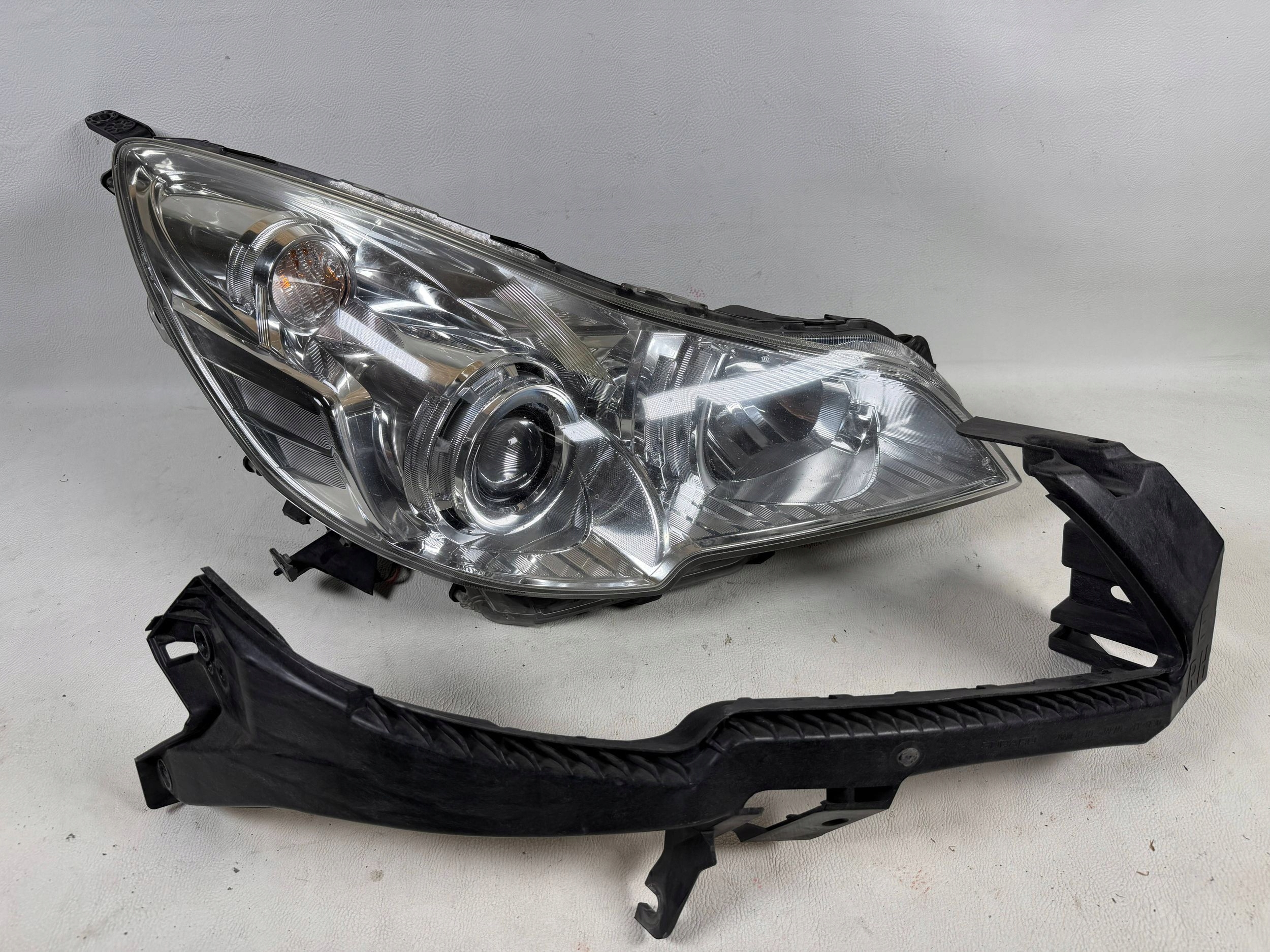 Subaru Outback light right Xenon 09- support front front