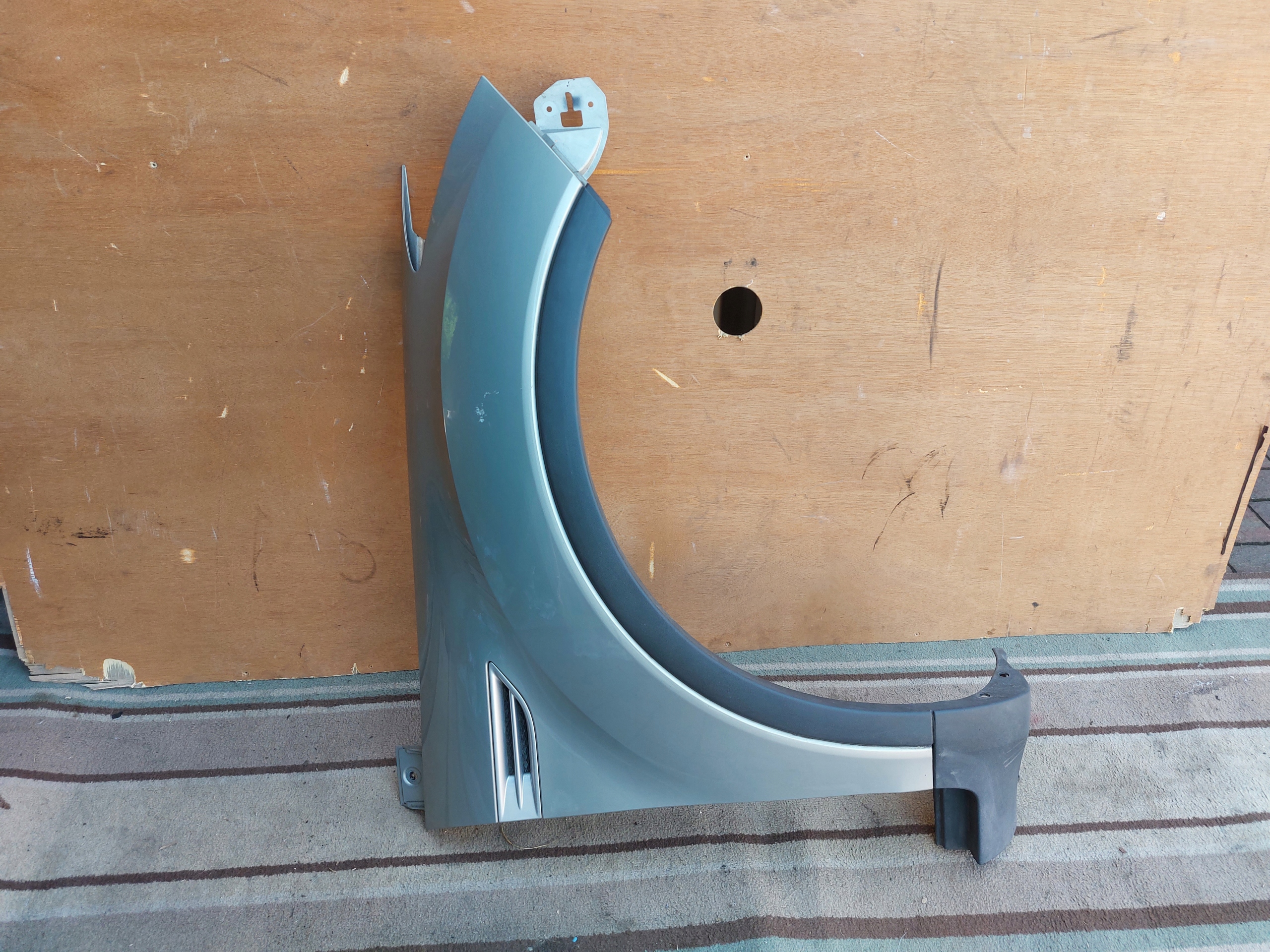 fender right front FORD KUGA MK1 SREBRNY