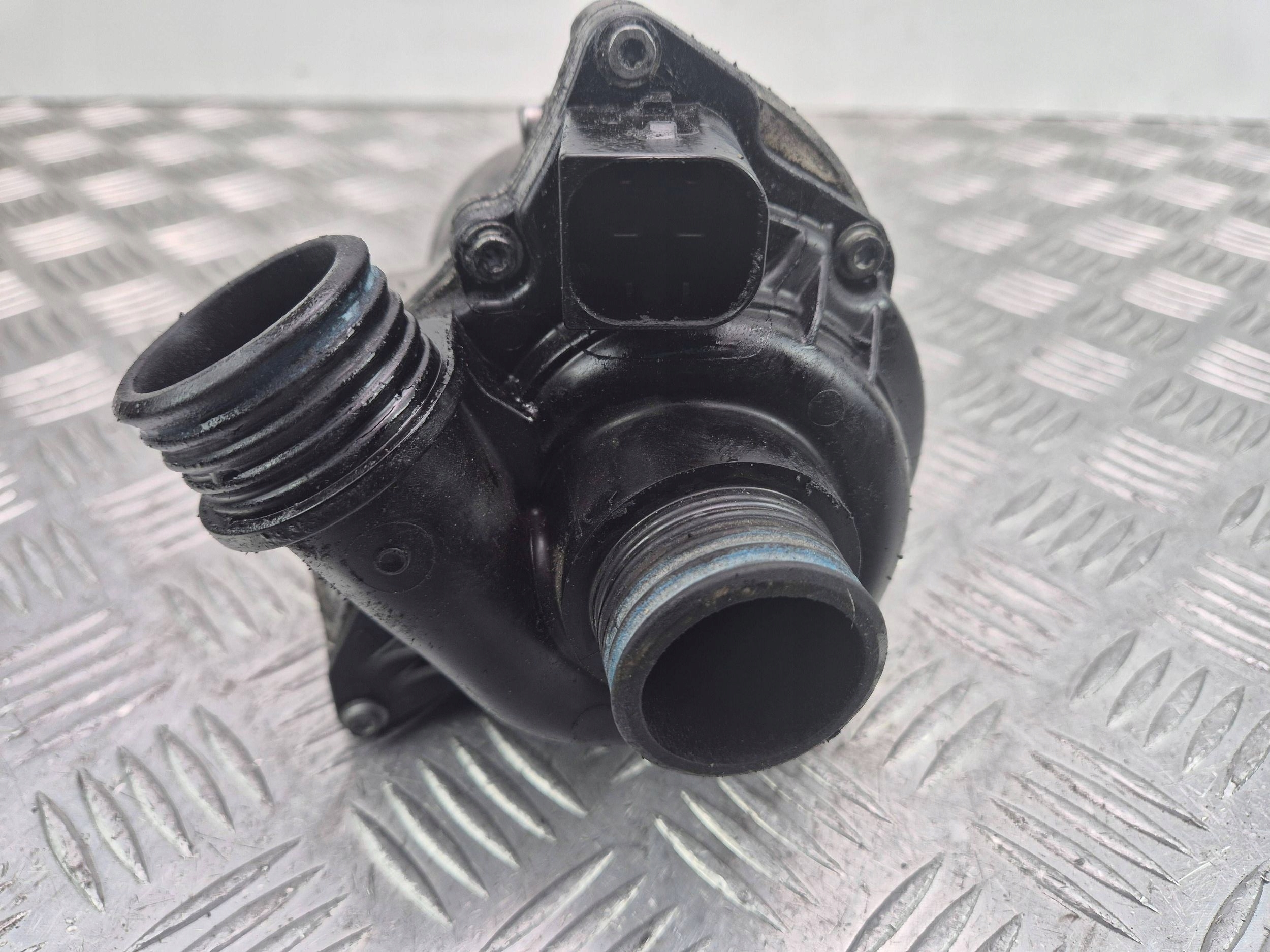 BMW X5 E70 xDrive 40i water pump 9455978 N55