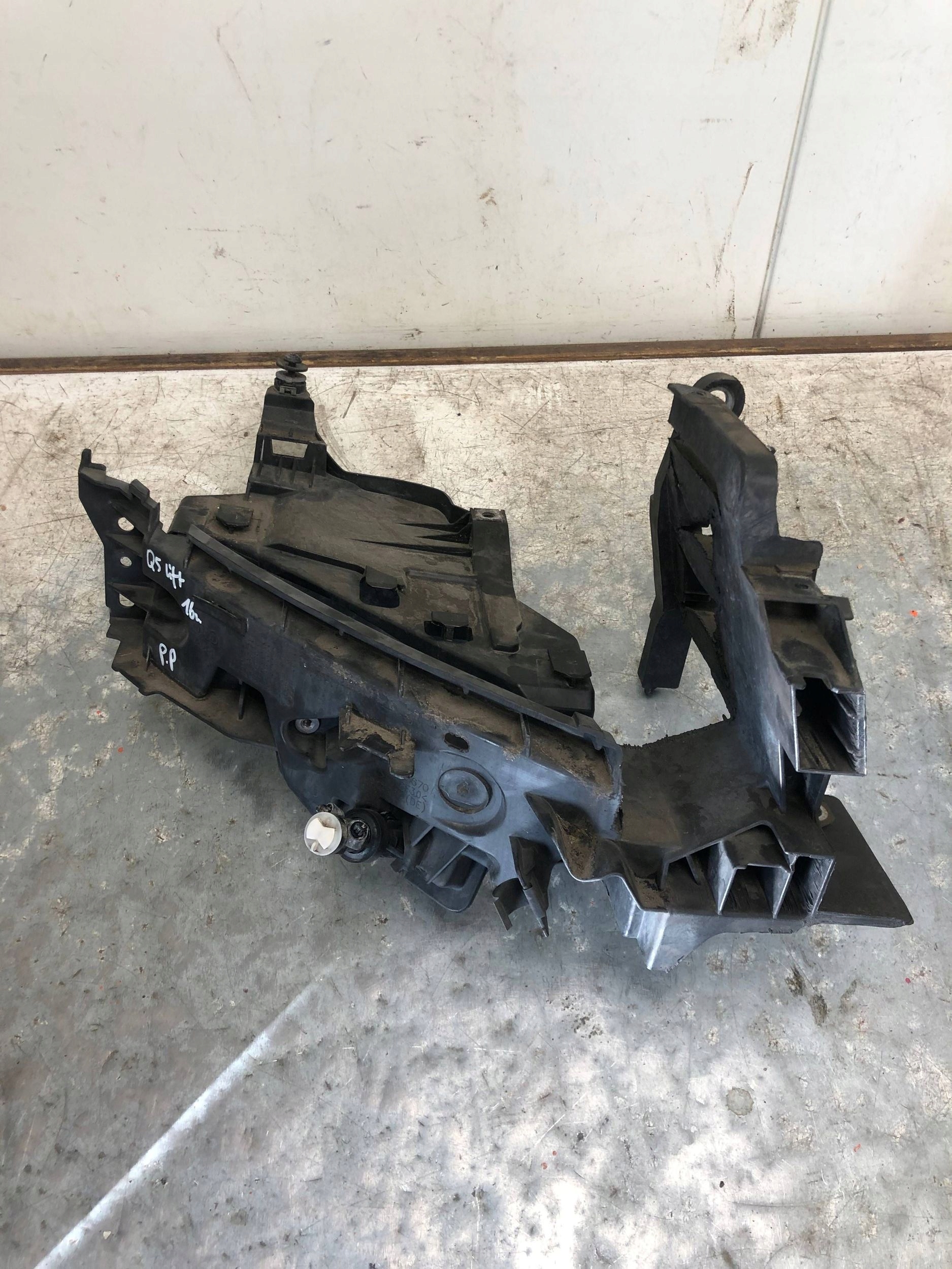 support lights right front AUDI Q5 LIFT 8R0805608B 8R0941454A