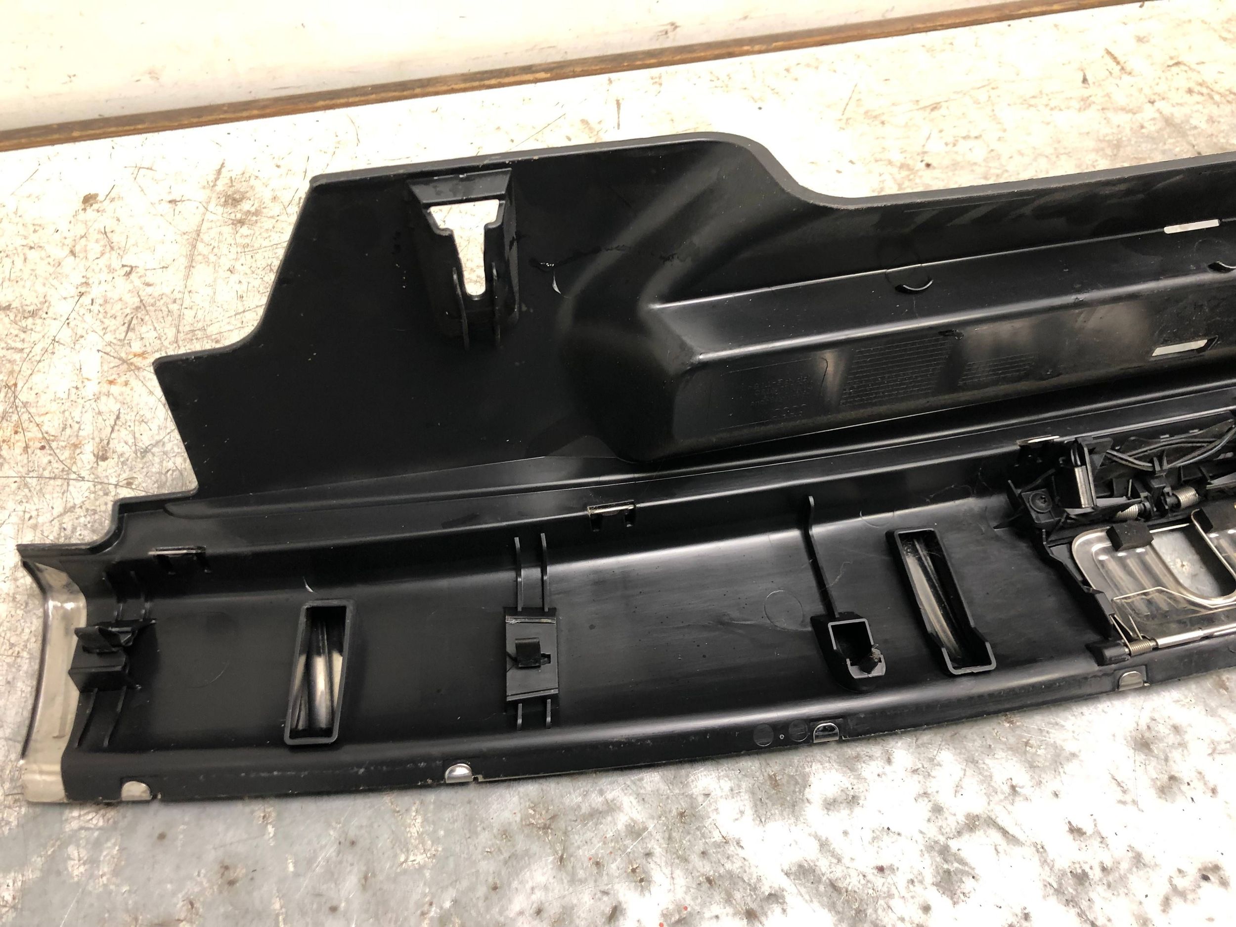cover of the threshold boot AUDI Q5 8R0864513C