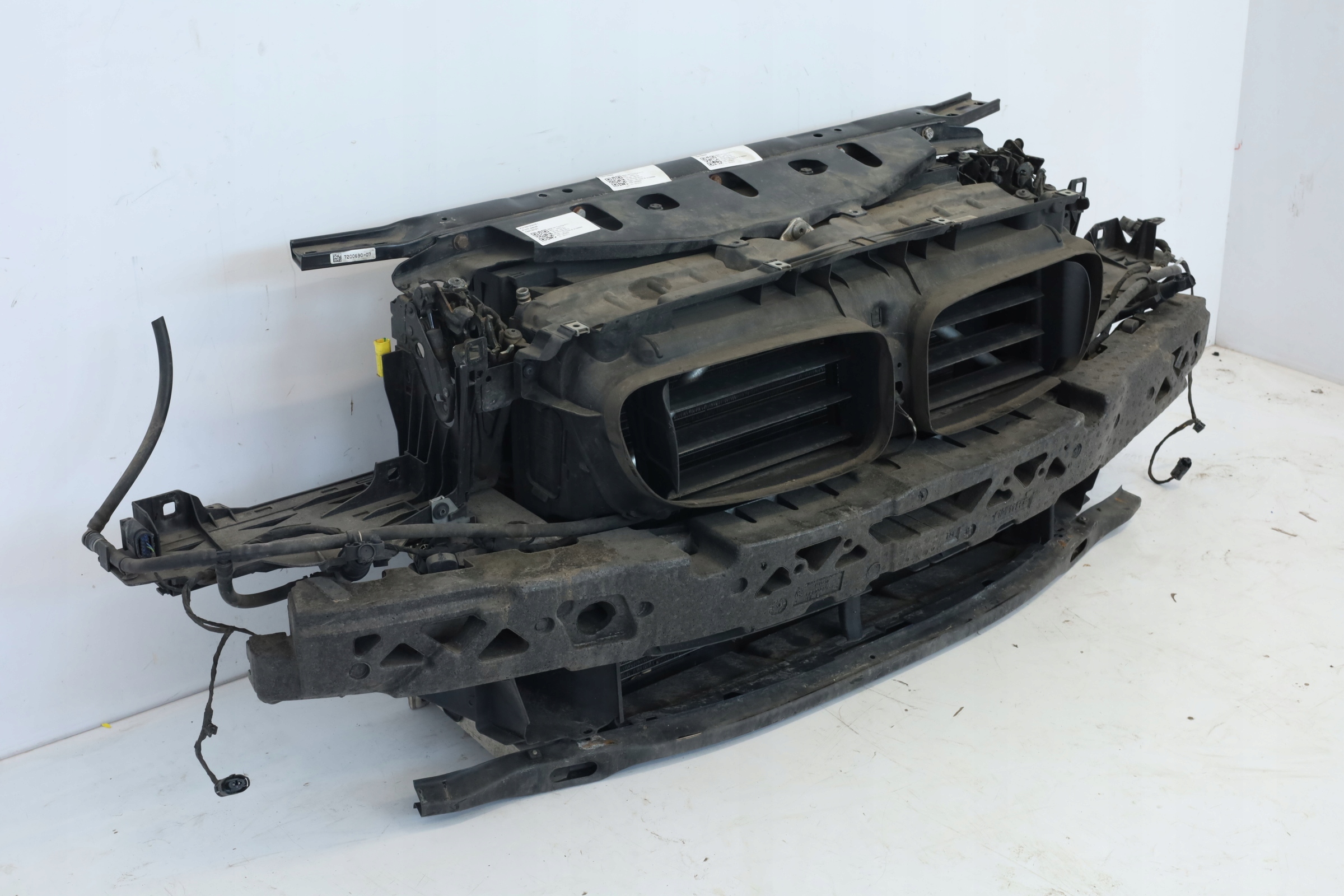 WZMOCNIENIE PAS PRZEDNI CHŁODNICE 520D BMW F10 F11 Typ samochodu Samochody osobowe