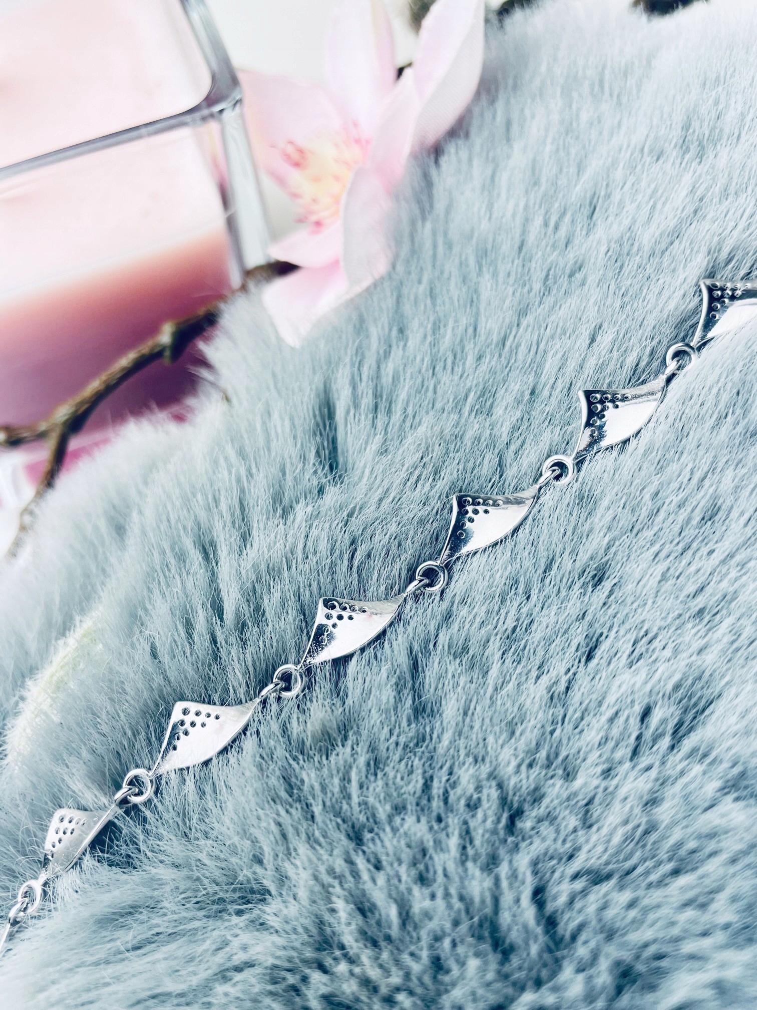 Stříbrný náramek s leštěnou vlnitou vlnou