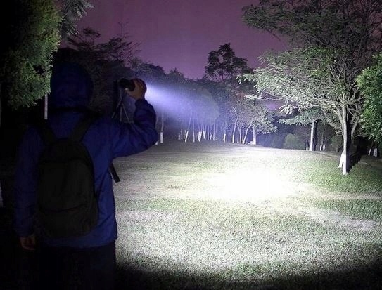 NAJMOCNIEJSZA LATARKA XHP90 POWERBANK USB SZPERACZ Zasilanie akumulatorowe