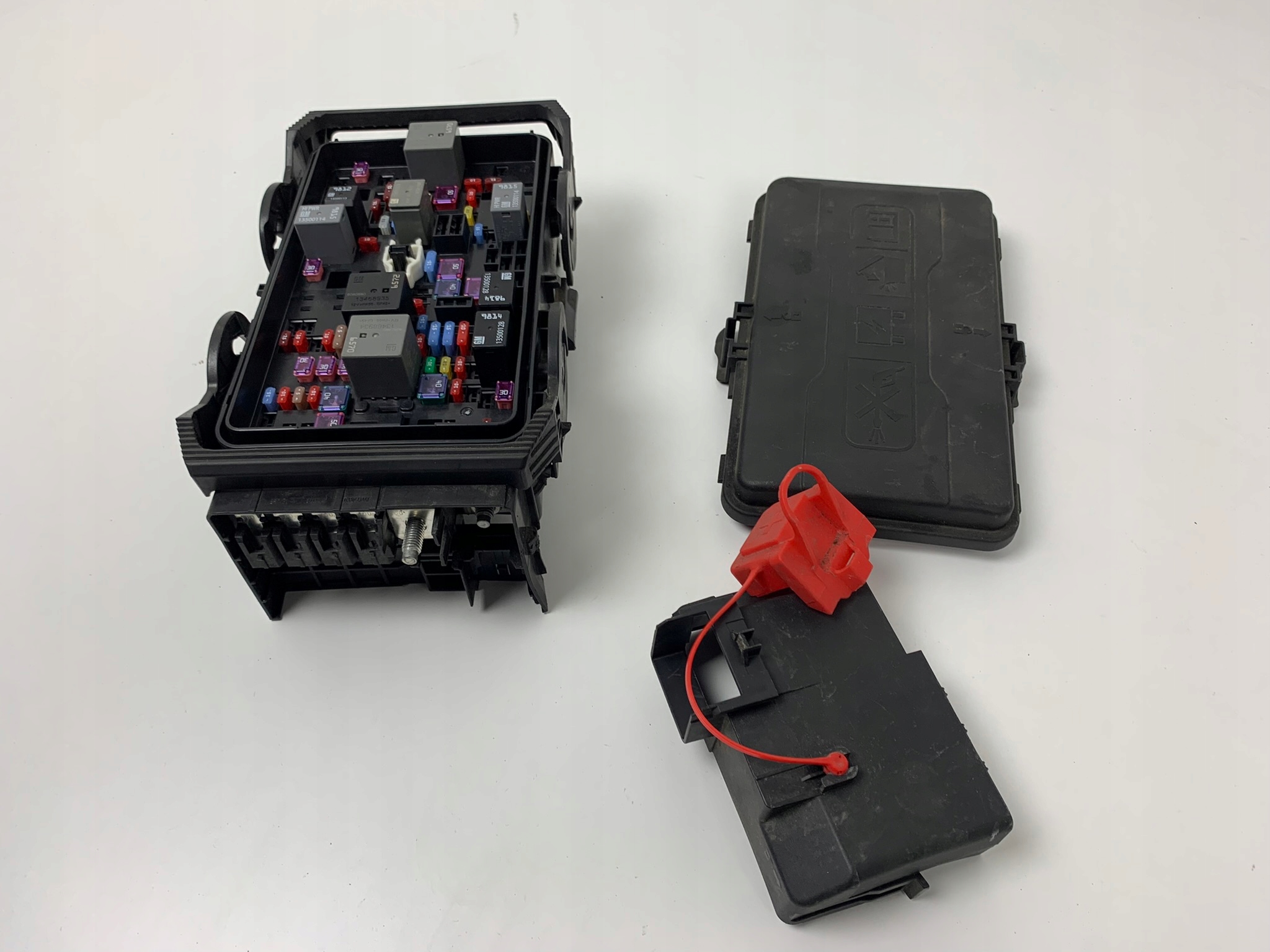 INSIGNIA B SKRZYNKA BEZPIECZNIKÓW 39116627