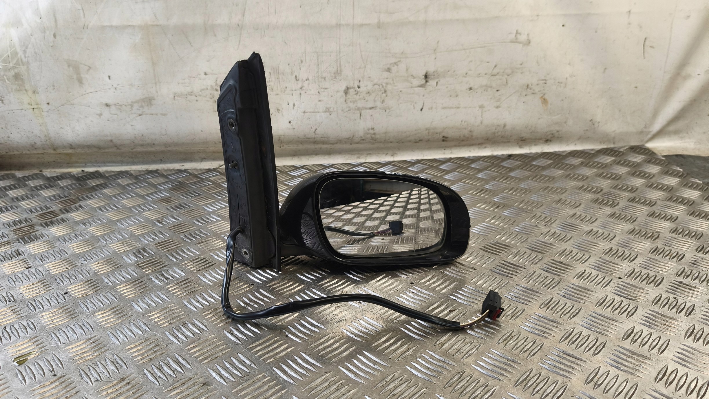 Spiegel rechts 6 PIN VW TOURAN 2004r