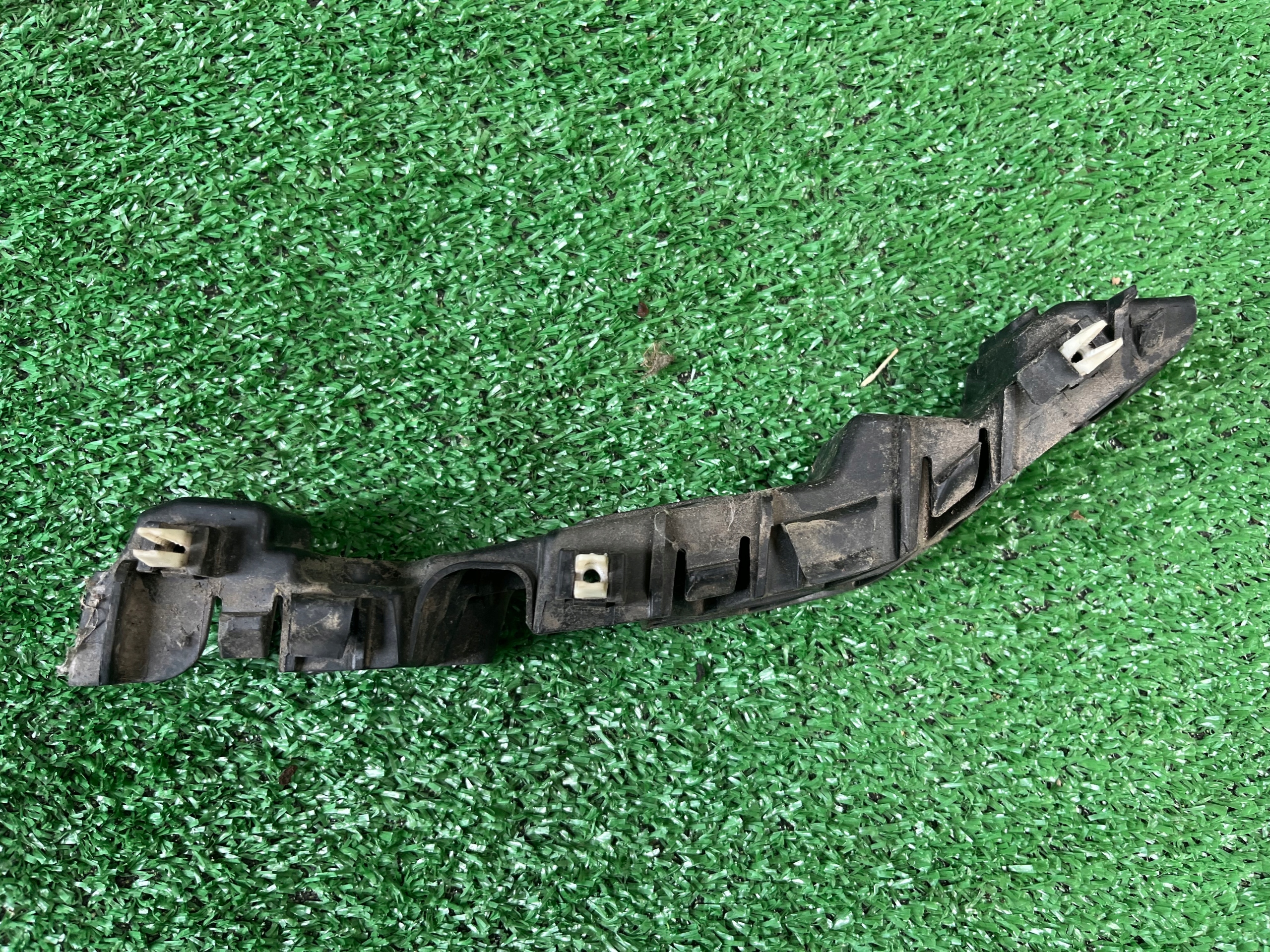 bumper bracket right front KIA STONIC 2018 86514-H8400