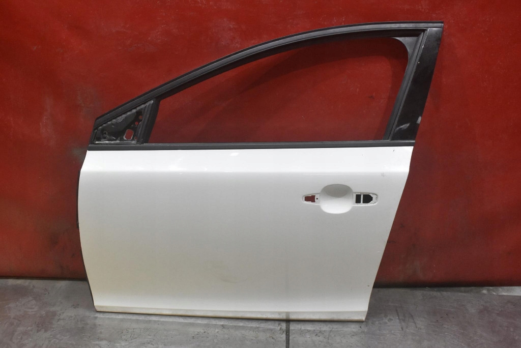 dveře levé předek přední BIALE (WHITE SOLID) VOLVO V40 2 II 5D HB 12-16