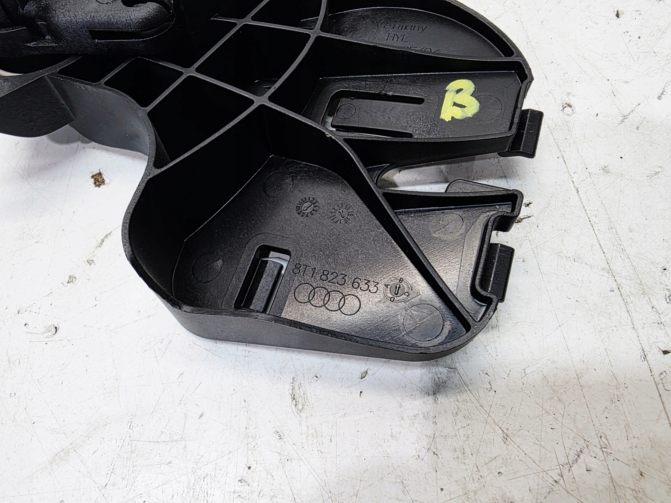 Poignée pour l’ouverture du capot Audi A3 A4 B8 A5 A6 A7 8T1823633B