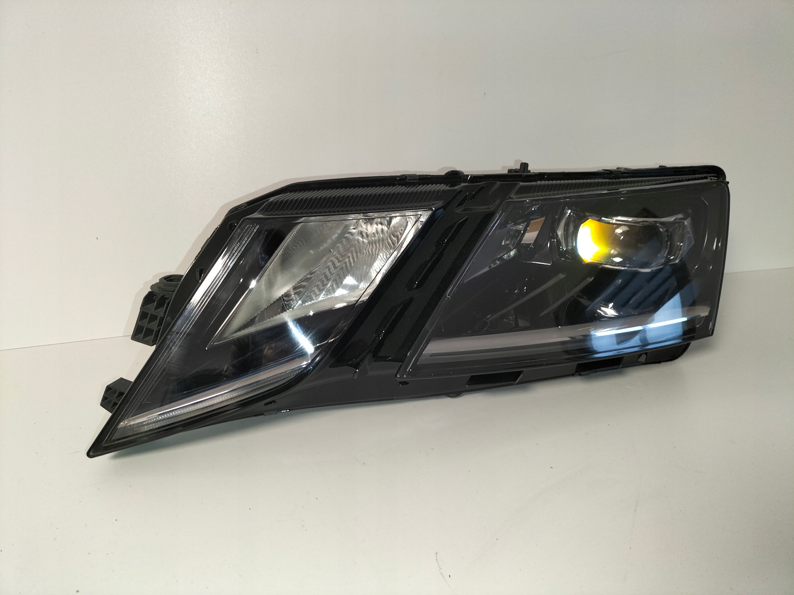 light front reflektor left SKODA OCTAVIA 3 III LIFT 17-20 FULL LED