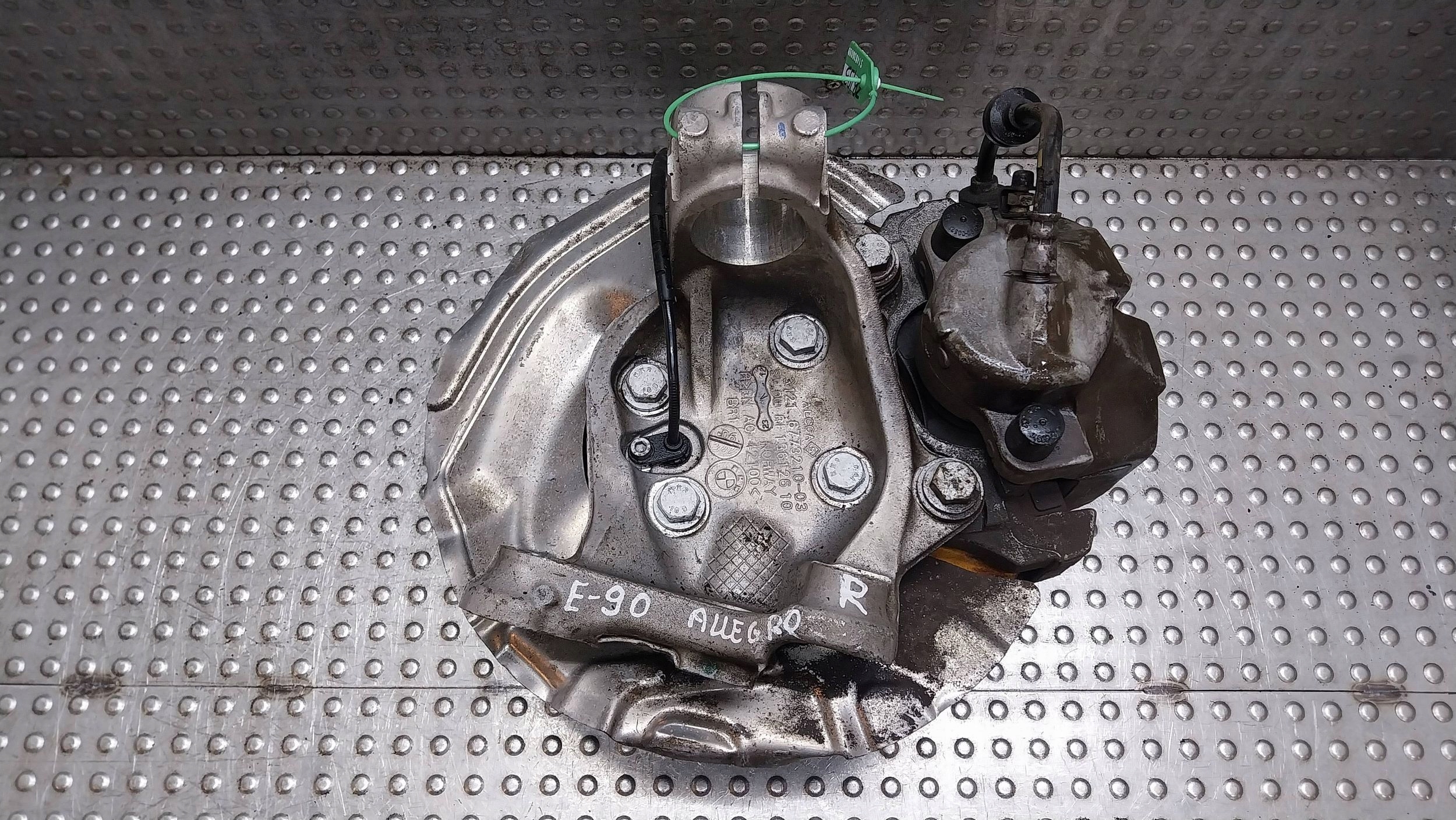otoč čapu strmeň pravý predok 6773210 BMW E90 E91 E92 E93 E81 E82 E87