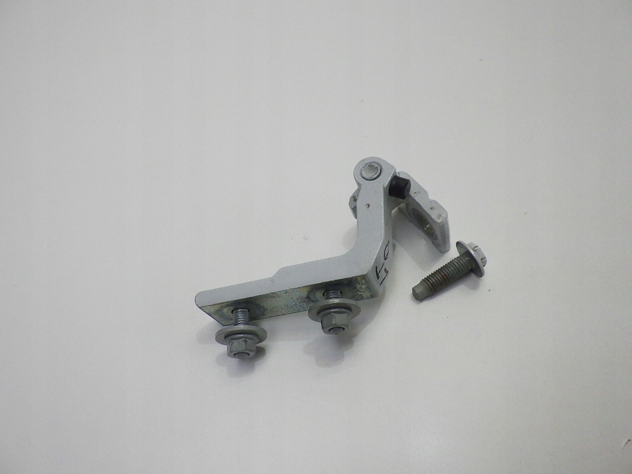 CLA II W118 2022 дверная петля левая задняя нижняя