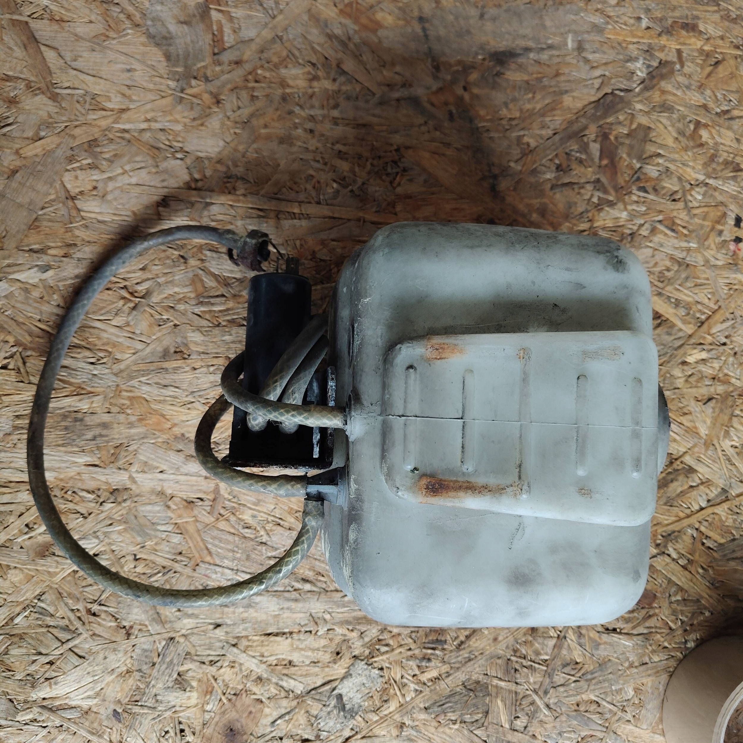 washer fluid tank BMW 5 E12 61661356190