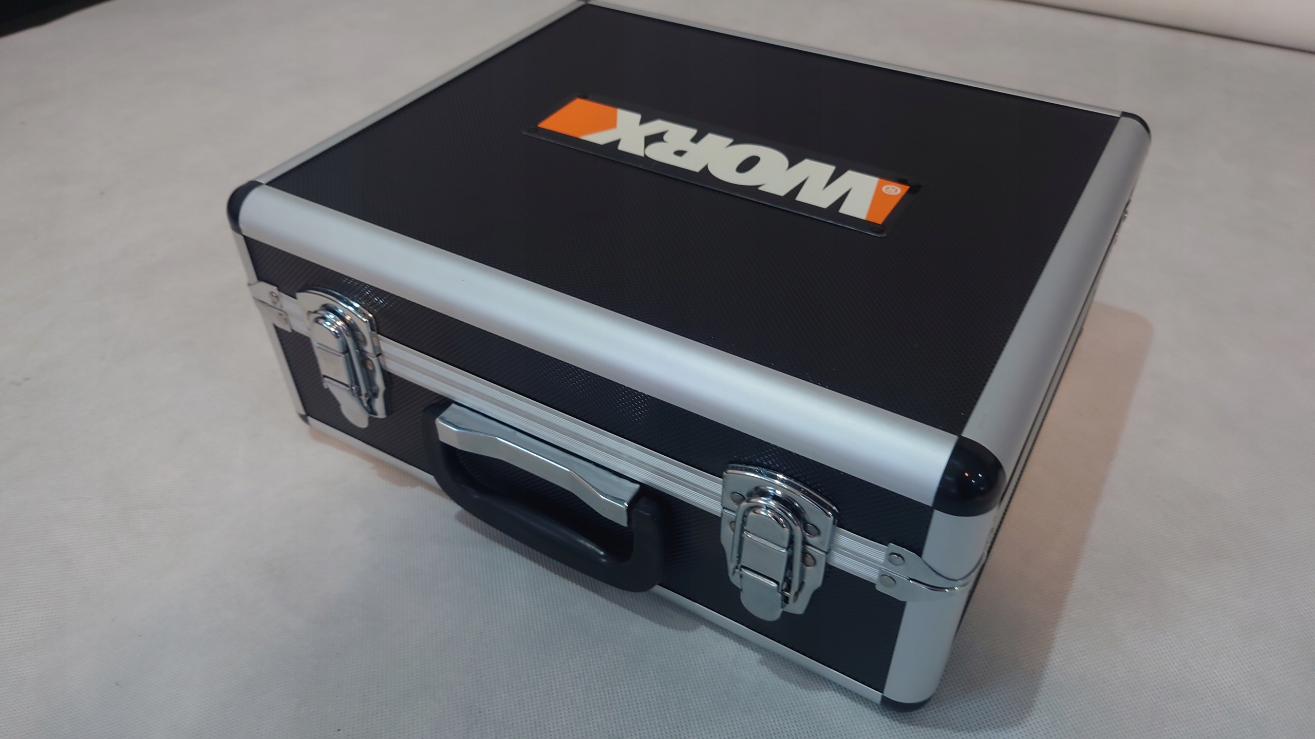 Aluminiowa walizka na wkrętarkę uniwersalna narzędzia w zestawie 150 sztuk