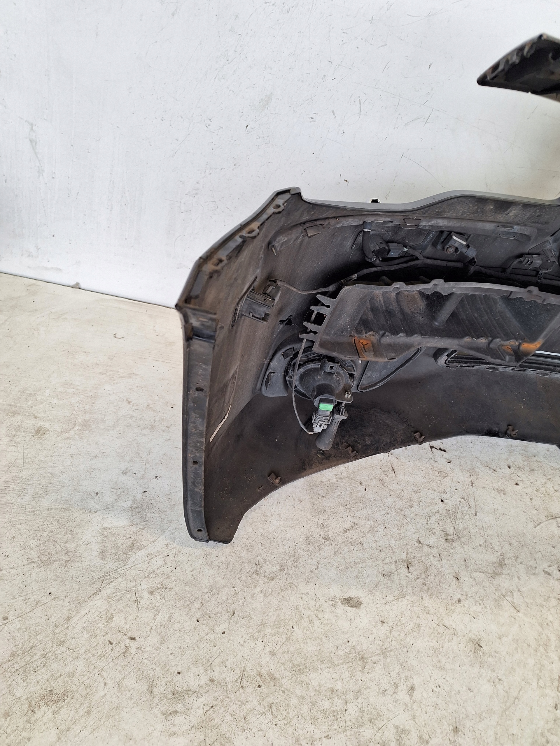 CHRYSLER 300C 11-15 bumper + PDC + XENON