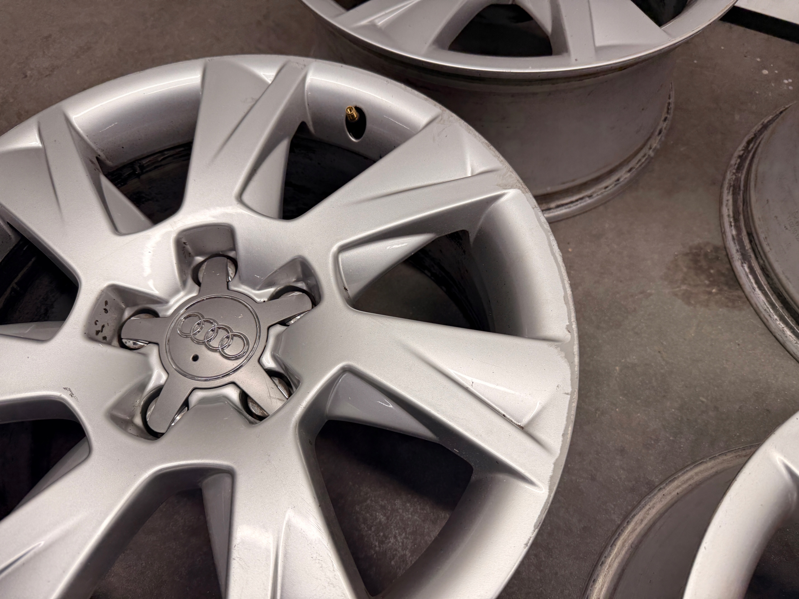 Audi A5 8T discs 7.5Jx17 ET28 5x112 8T0601025C