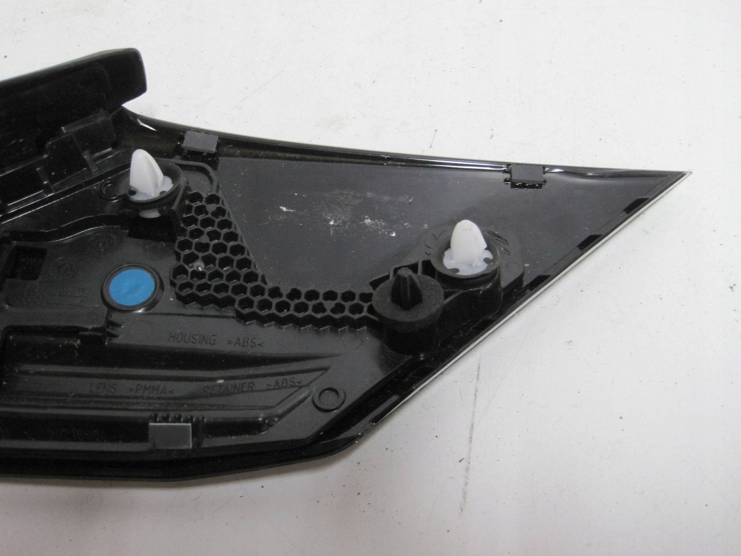feu arrière du capot gauche CITROEN C4 III E-C4 9836327880