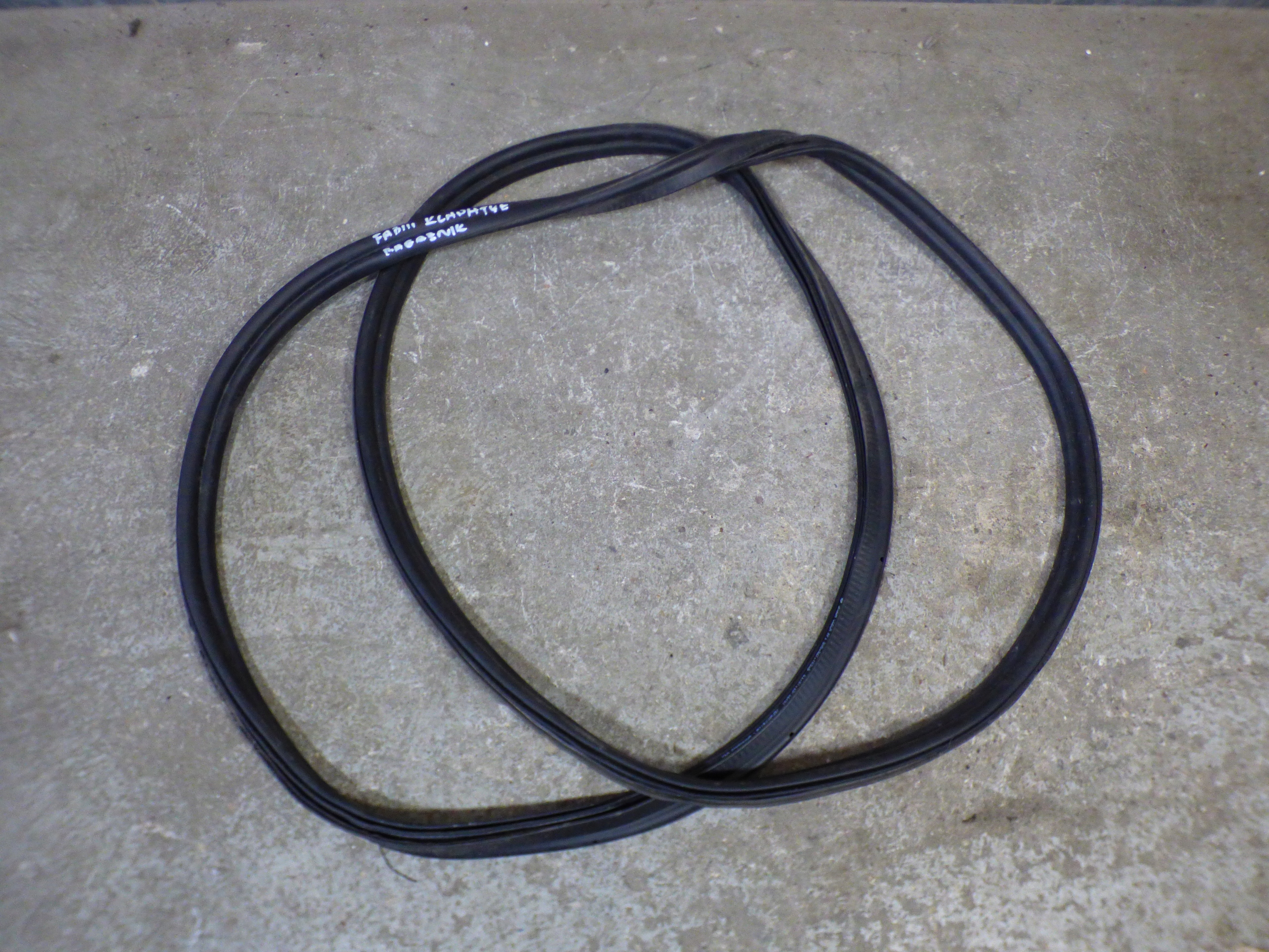 gasket bonnet boot 6V6827705B SKODA FABIA III HB