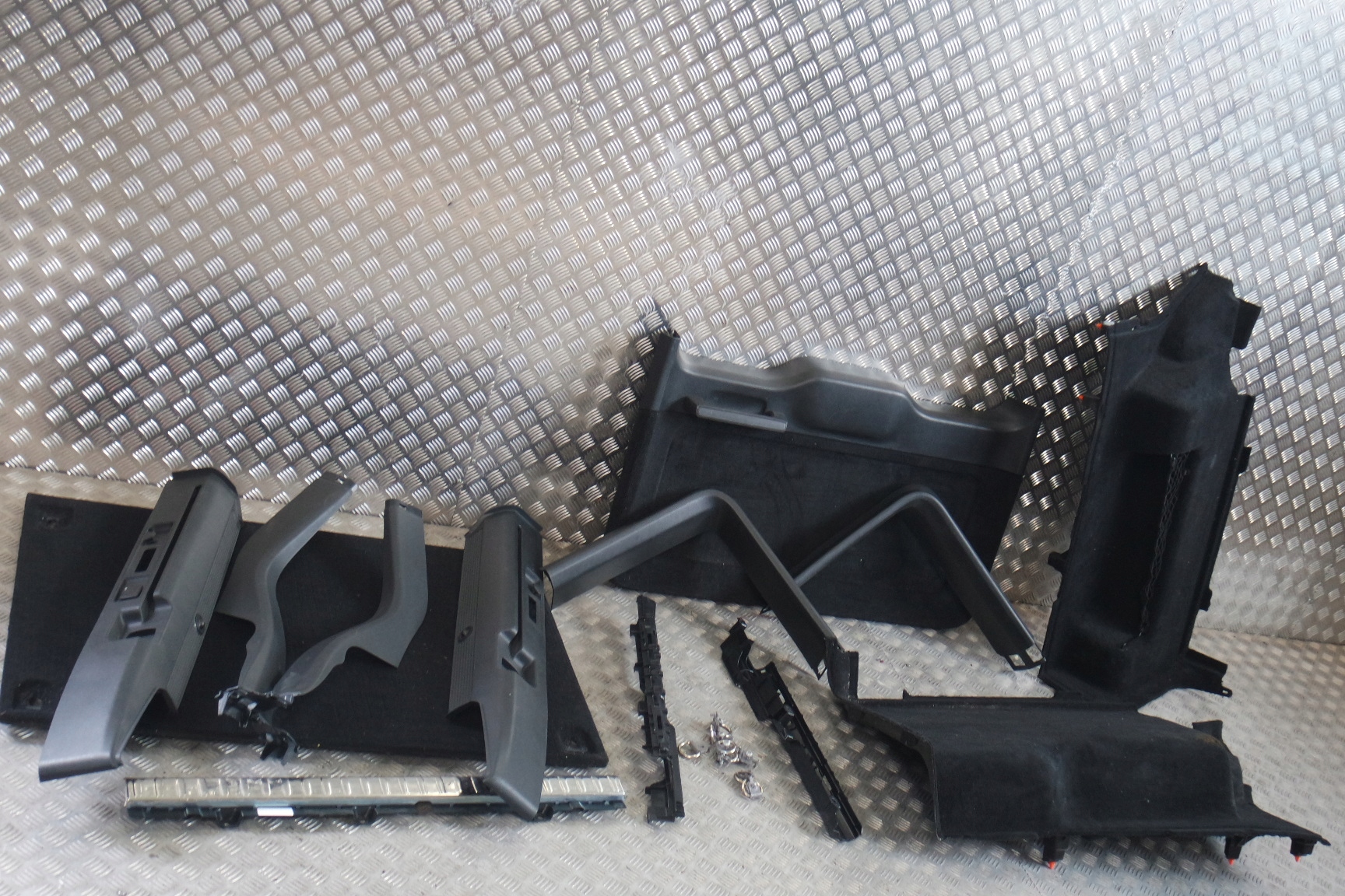 ELEMENTY BAGAŻNIKA TAPICERKA MERCEDES G W463/4