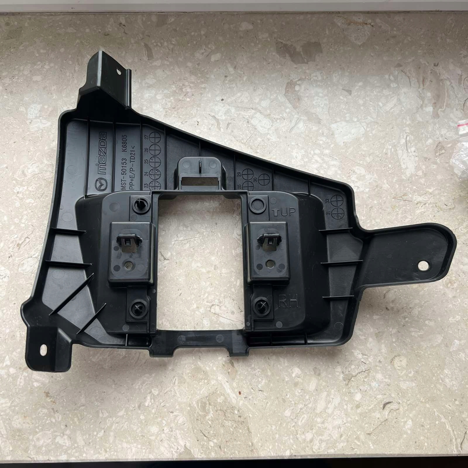 MAZDA CX-30 CX30 2023- console RADARU bumper front right DMST-50153