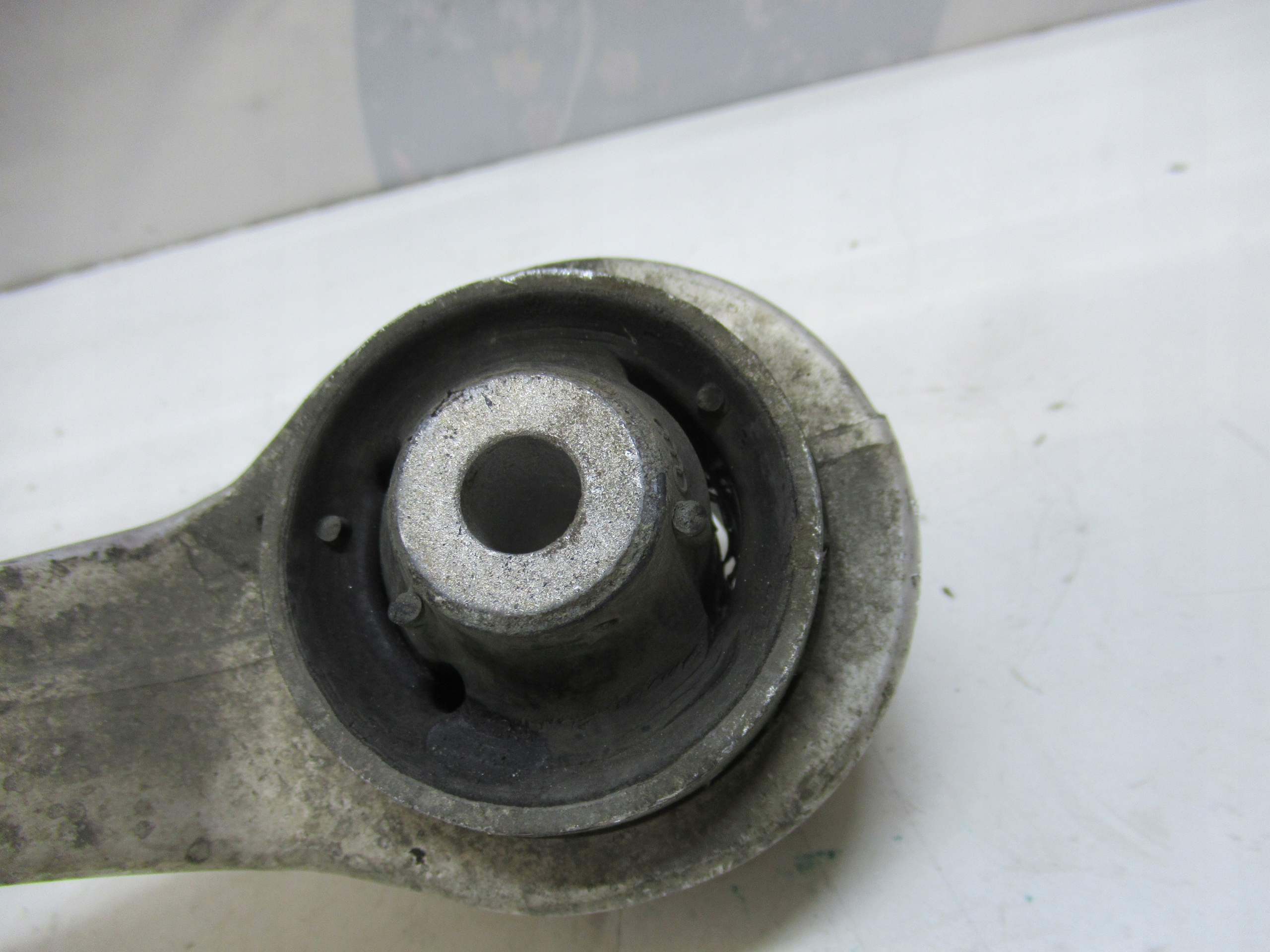 AUDI A6 C6 2.7 TDI arm right front 4F0407694G