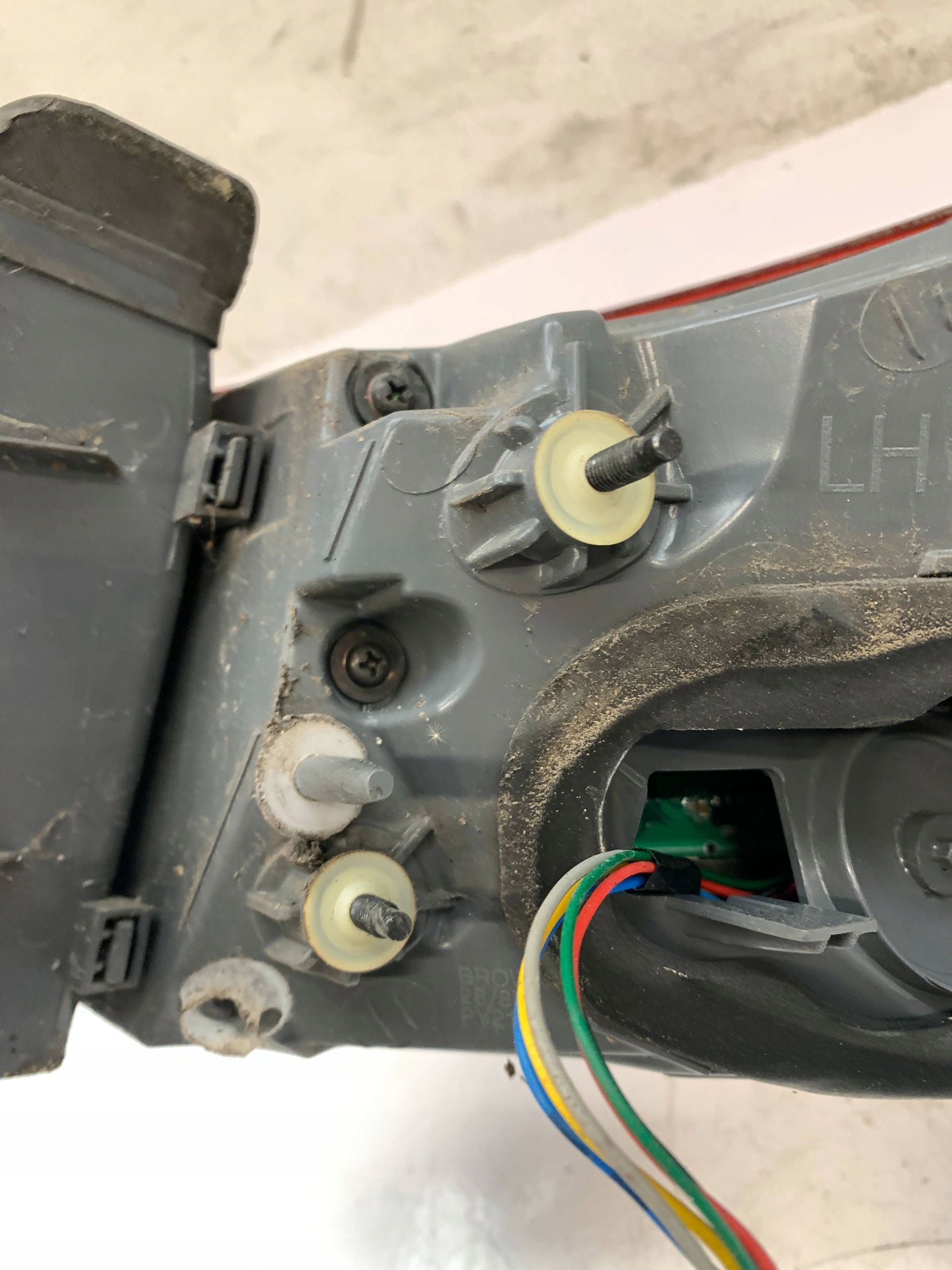 Hyundai Genesis G80 фонарь левый в крыло