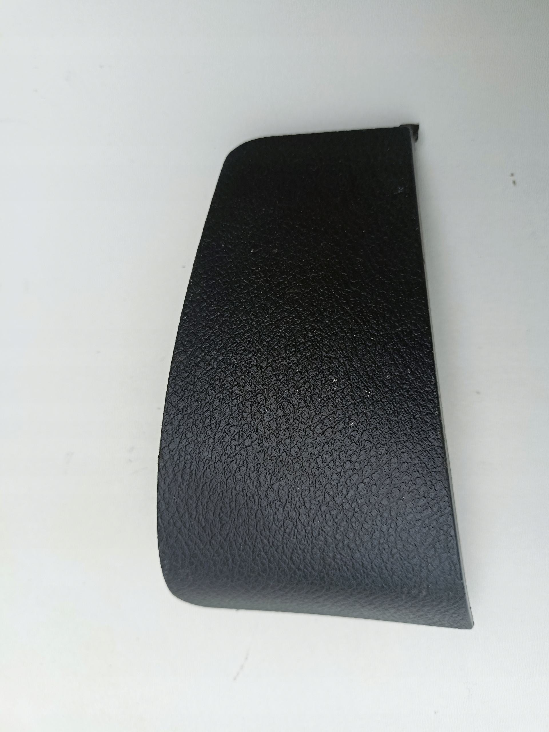 DODGE CHALLENGER 2015+ OSŁONA ZAŚLEPKA PASA BEZPIECZEŃSTWA LEWA