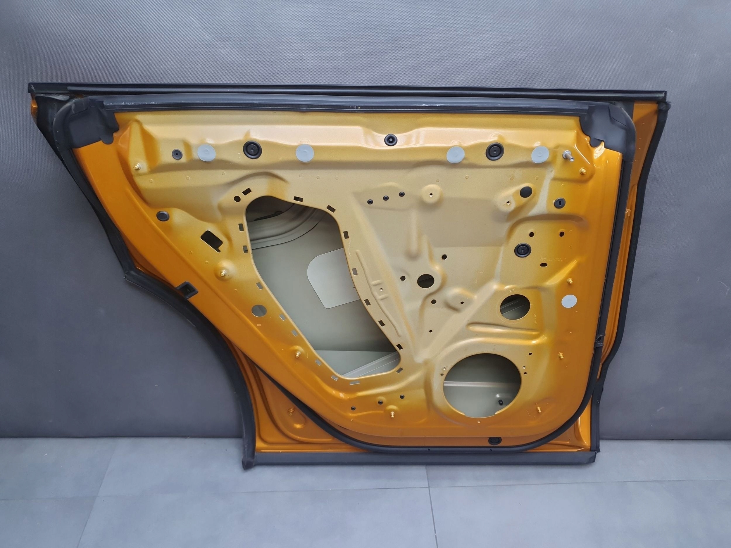 Audi Q8 door left rear. 4M8833051C LY2Y