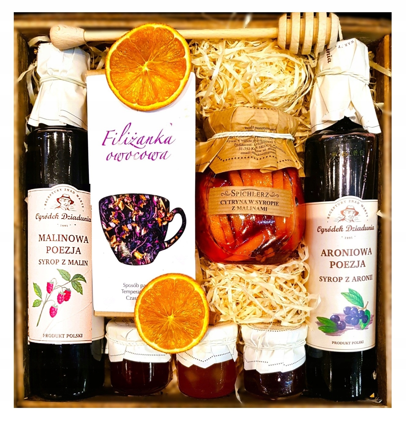 Levně Koš Dárková Sada Dárek Med Čaj Perníky Sirup Malina